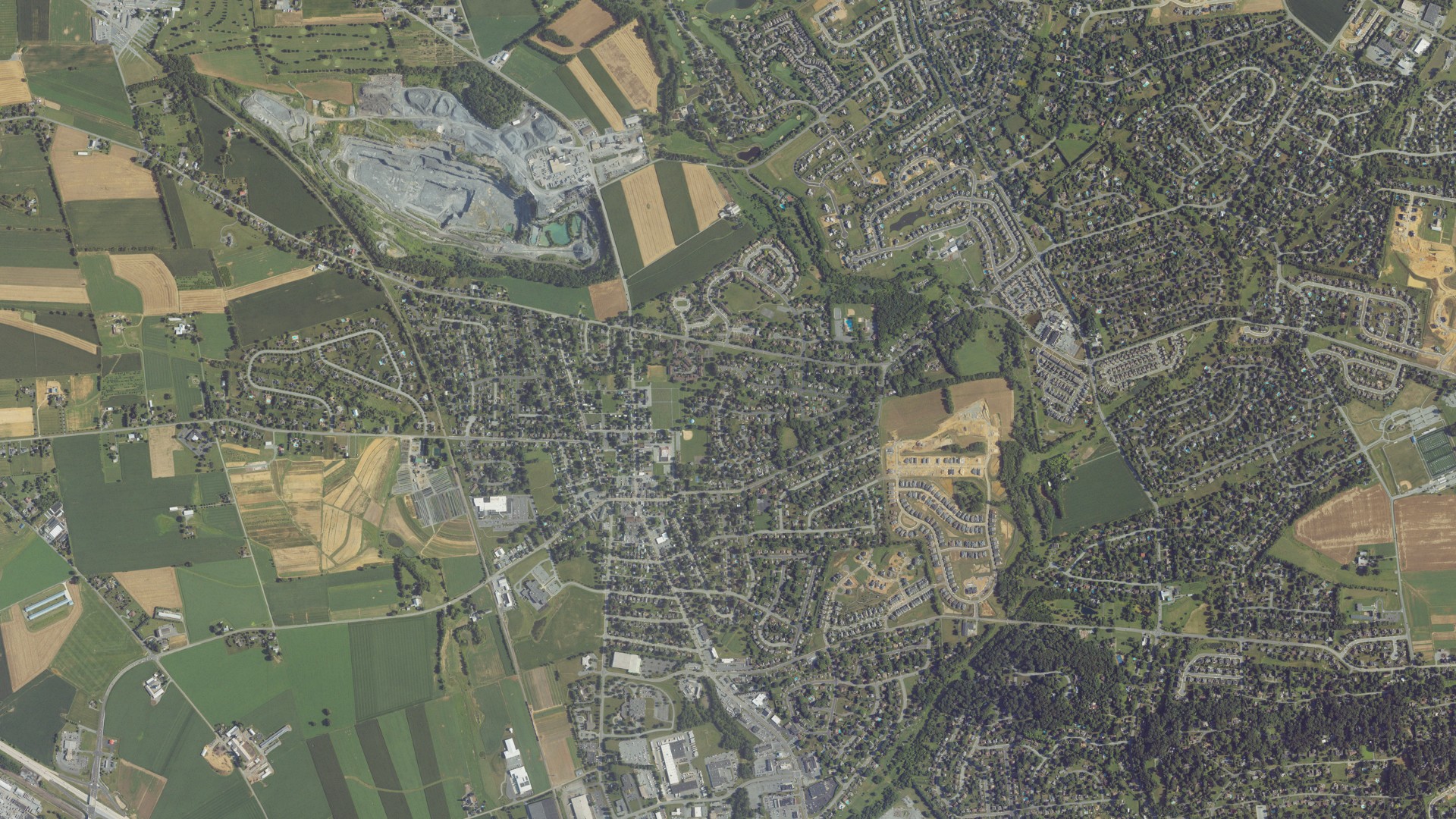 Natural-color aerial photograph of land around East Petersburg, Pennsylvania