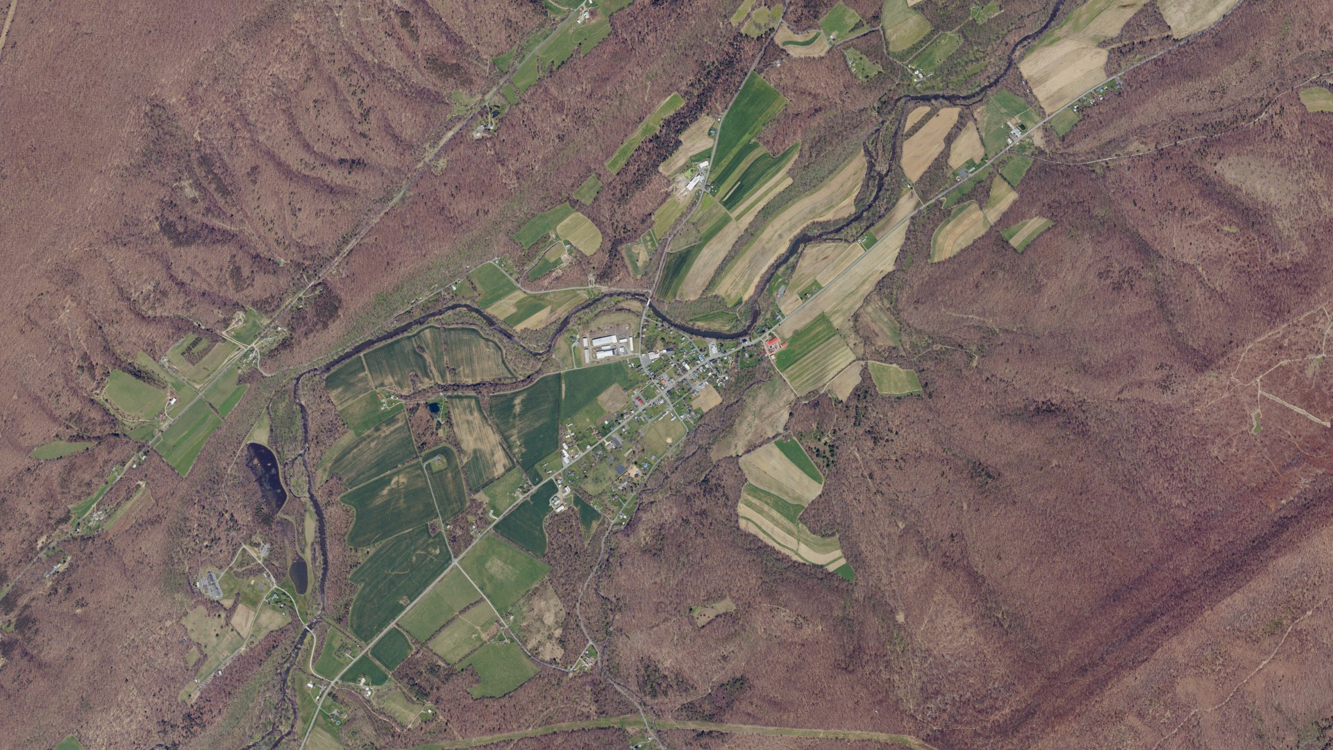 Natural-color aerial photograph of land around East Waterford, Pennsylvania