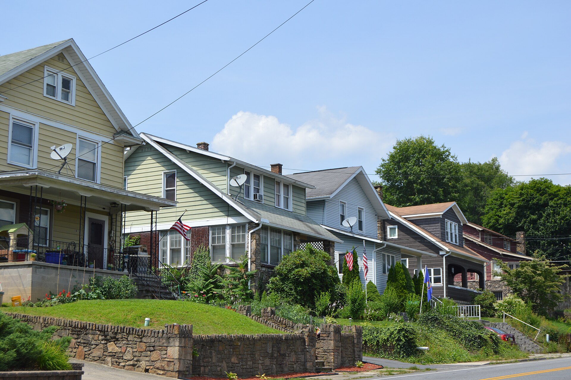 Houses on Franklin Street between Hystone Avenue and Midway Drive in Ferndale, Pennsylvania, United States.