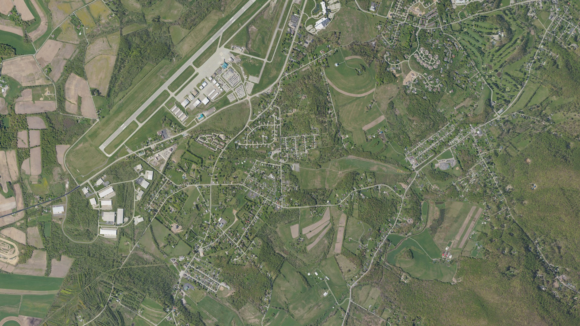 Natural-color aerial photograph of land around Hostetter, Pennsylvania