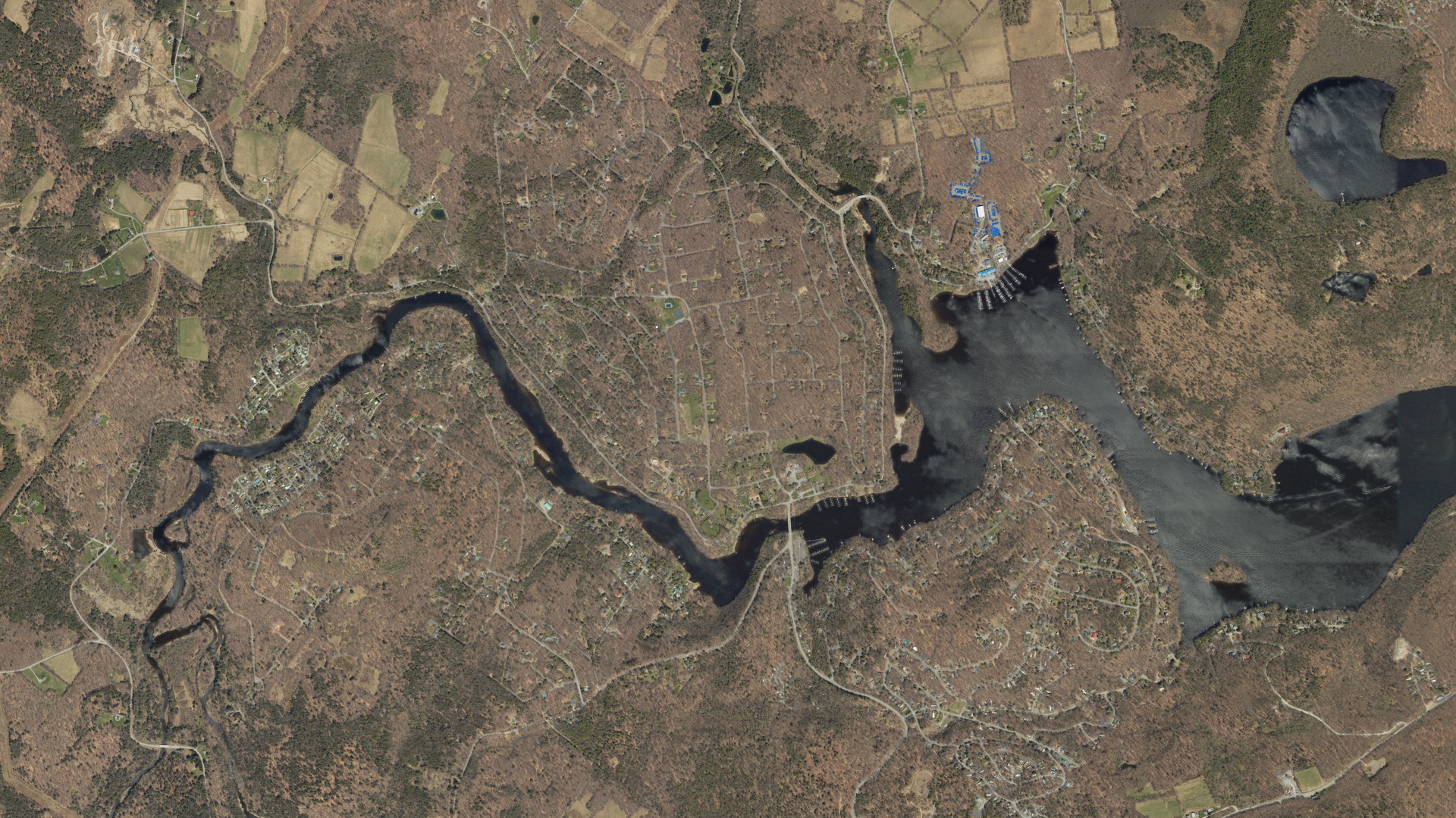 Natural-color aerial photograph of land around Indian Rocks, Pennsylvania
