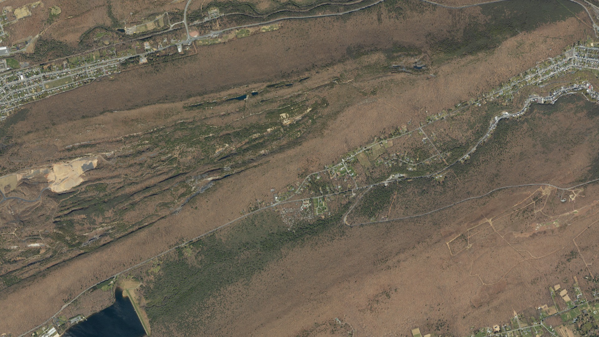 Natural-color aerial photograph of land around Jim Thorpe, Pennsylvania