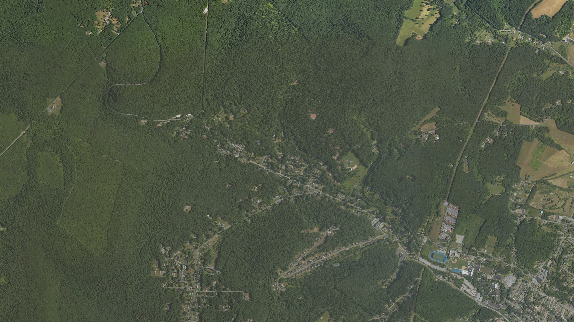 Natural-color aerial photograph of land around Juniata Gap, Pennsylvania