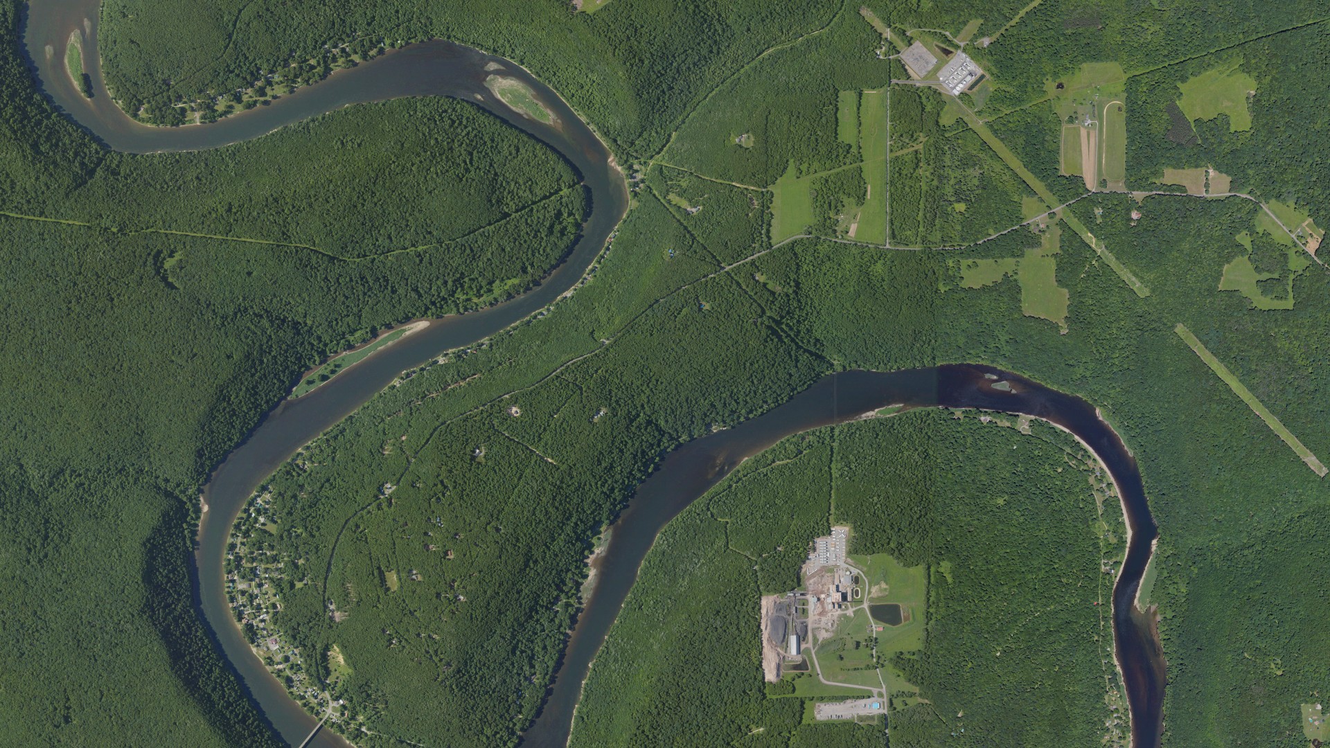 Natural-color aerial photograph of land around Kennerdell, Pennsylvania