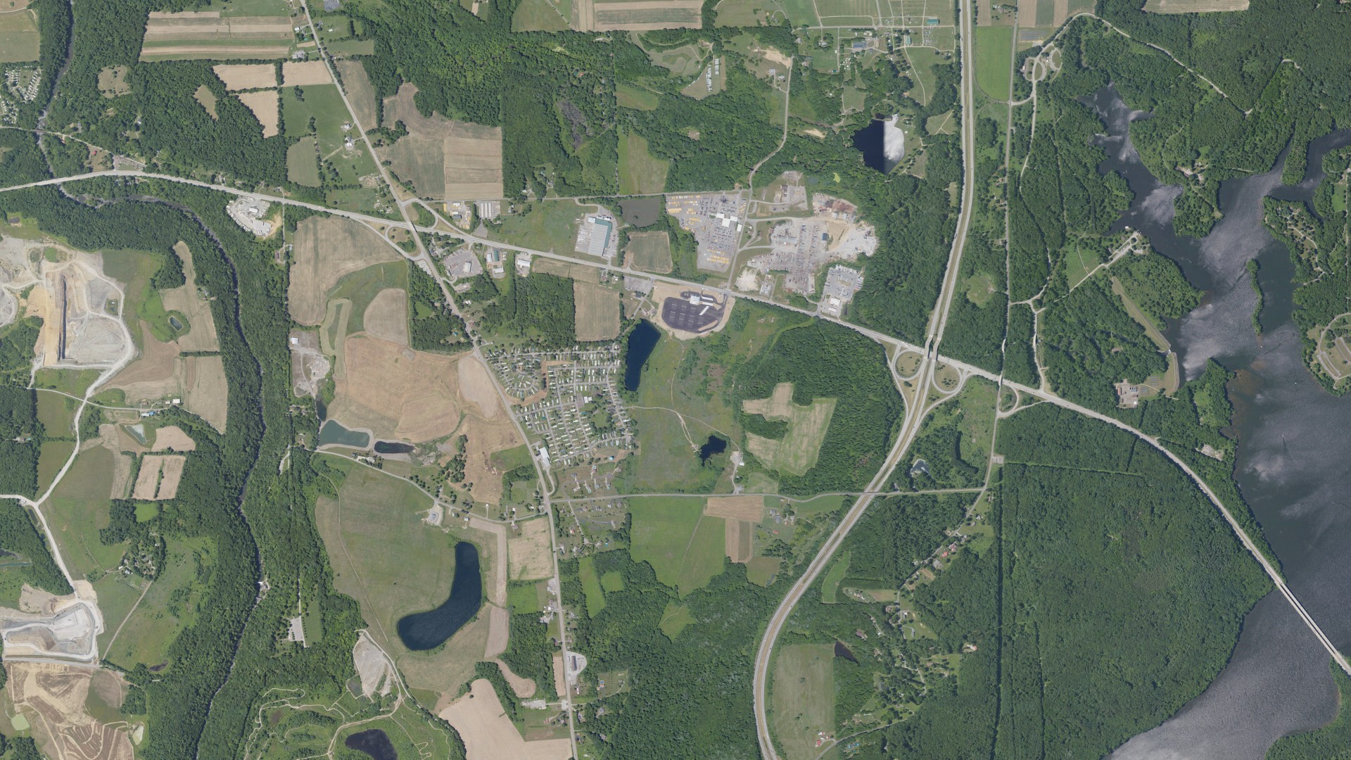 Natural-color aerial photograph of land around Lake Arthur Estates, Pennsylvania