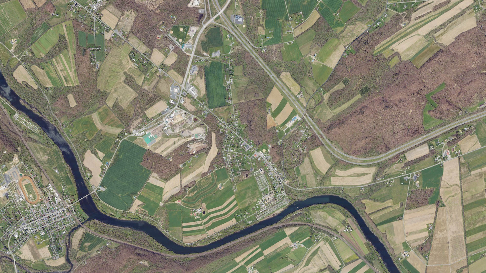 Natural-color aerial photograph of land around Mexico, Pennsylvania