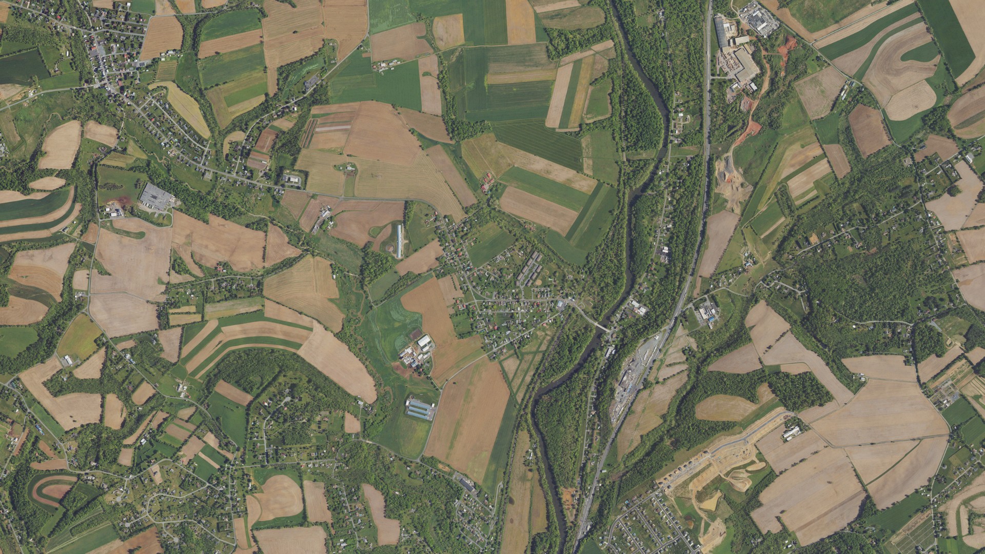 Natural-color aerial photograph of land around Mohrsville, Pennsylvania