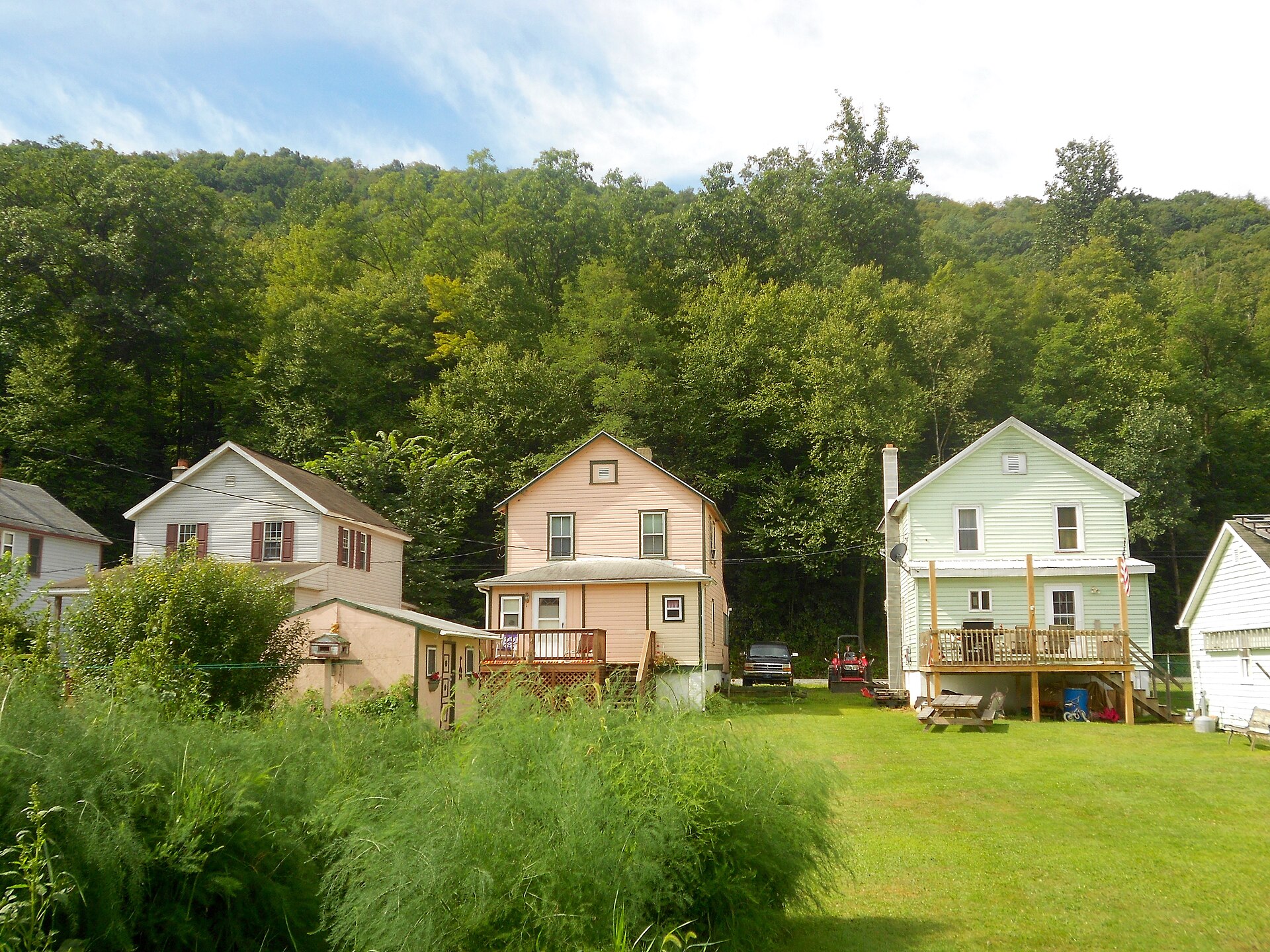 Houses in Monument, Pennsylvania