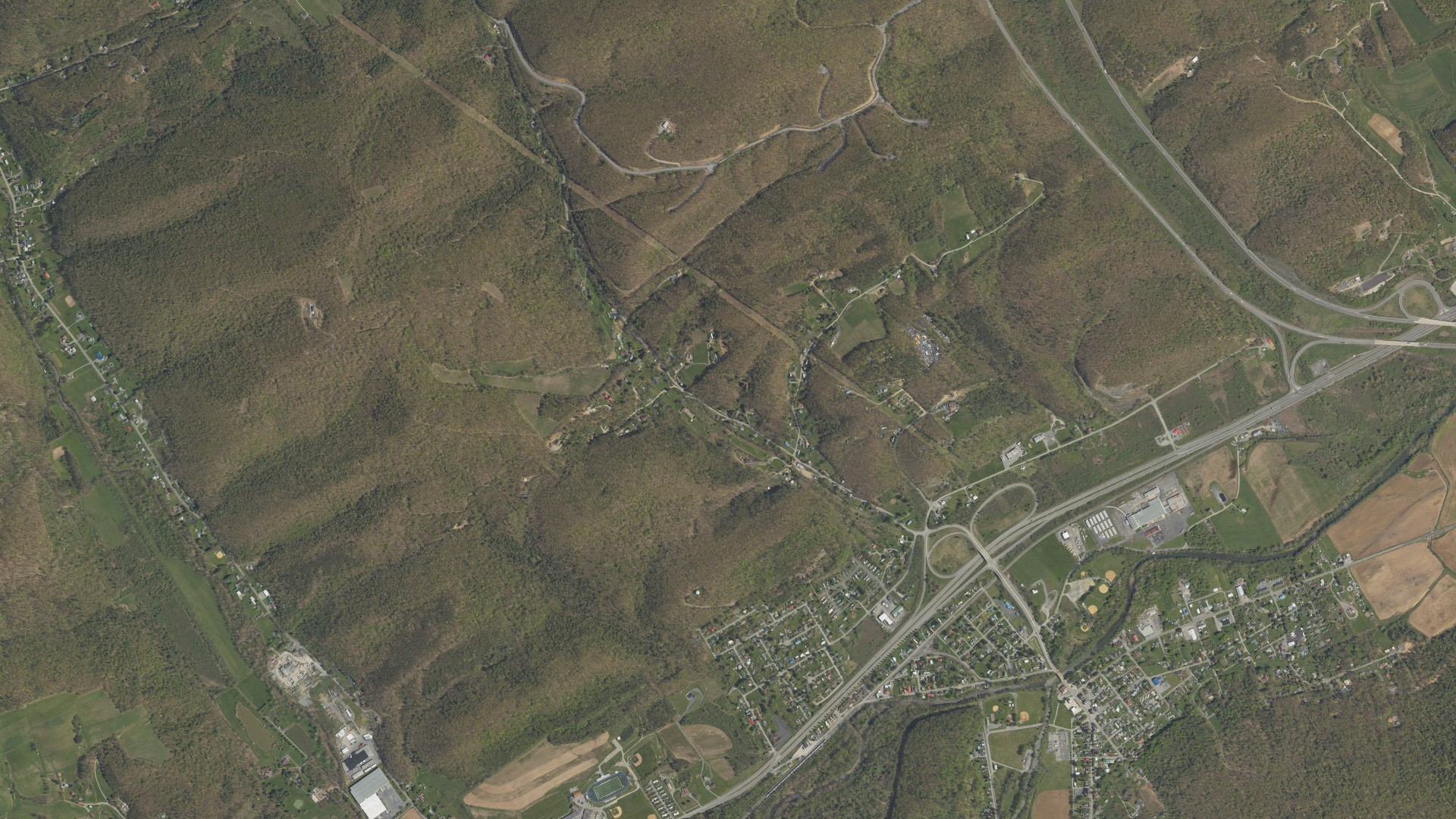 Natural-color aerial photograph of land around Moose Run, Pennsylvania
