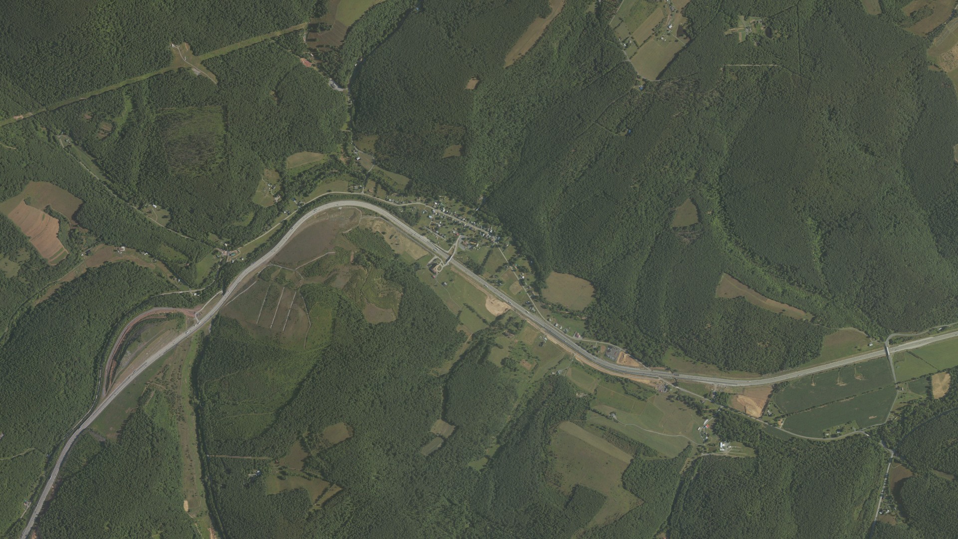 Natural-color aerial photograph of land around New Baltimore, Pennsylvania