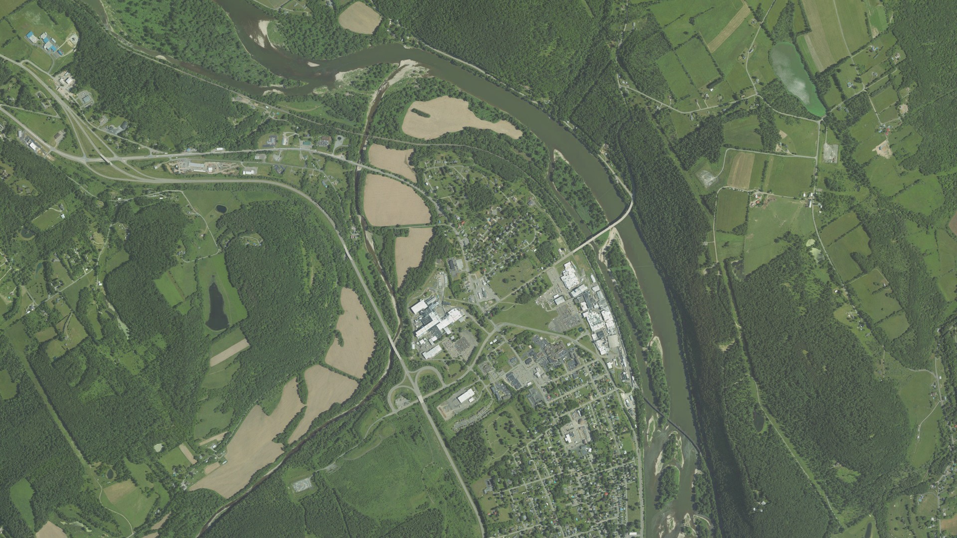 Natural-color aerial photograph of land around North Towanda, Pennsylvania