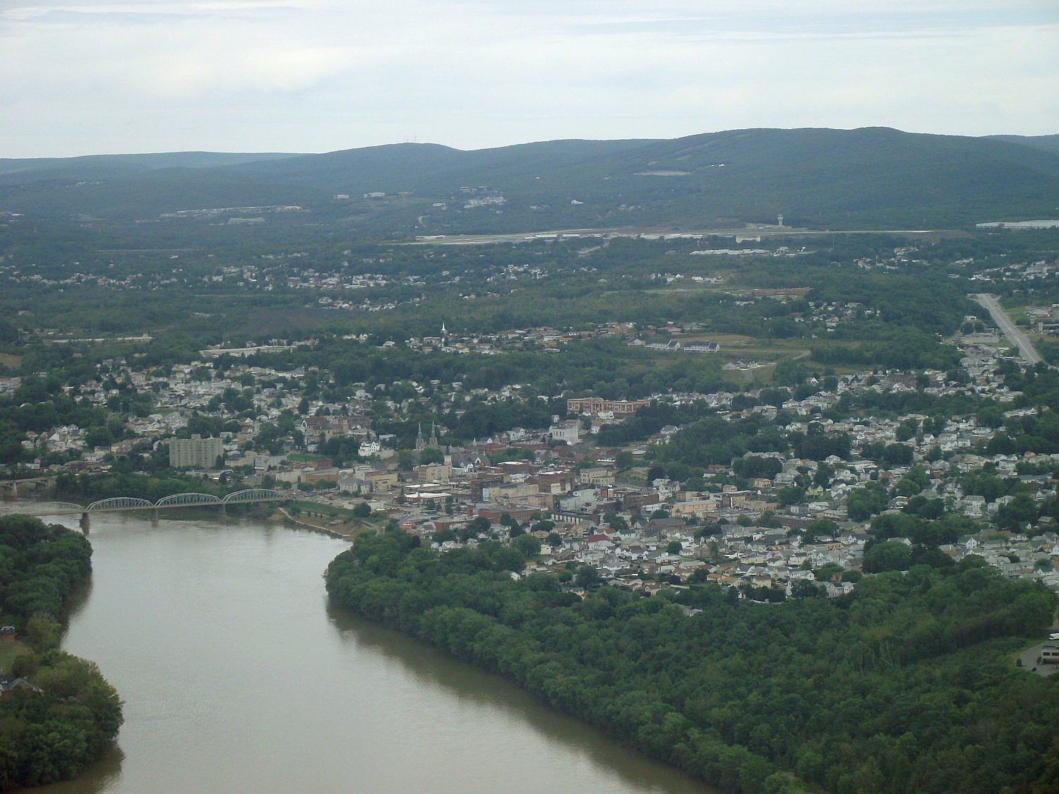 Pittston City aerial view looking northeast. Also in the background is Pittston Township and Wilkes-Barre/Scranton International Airport — Pennsylvania