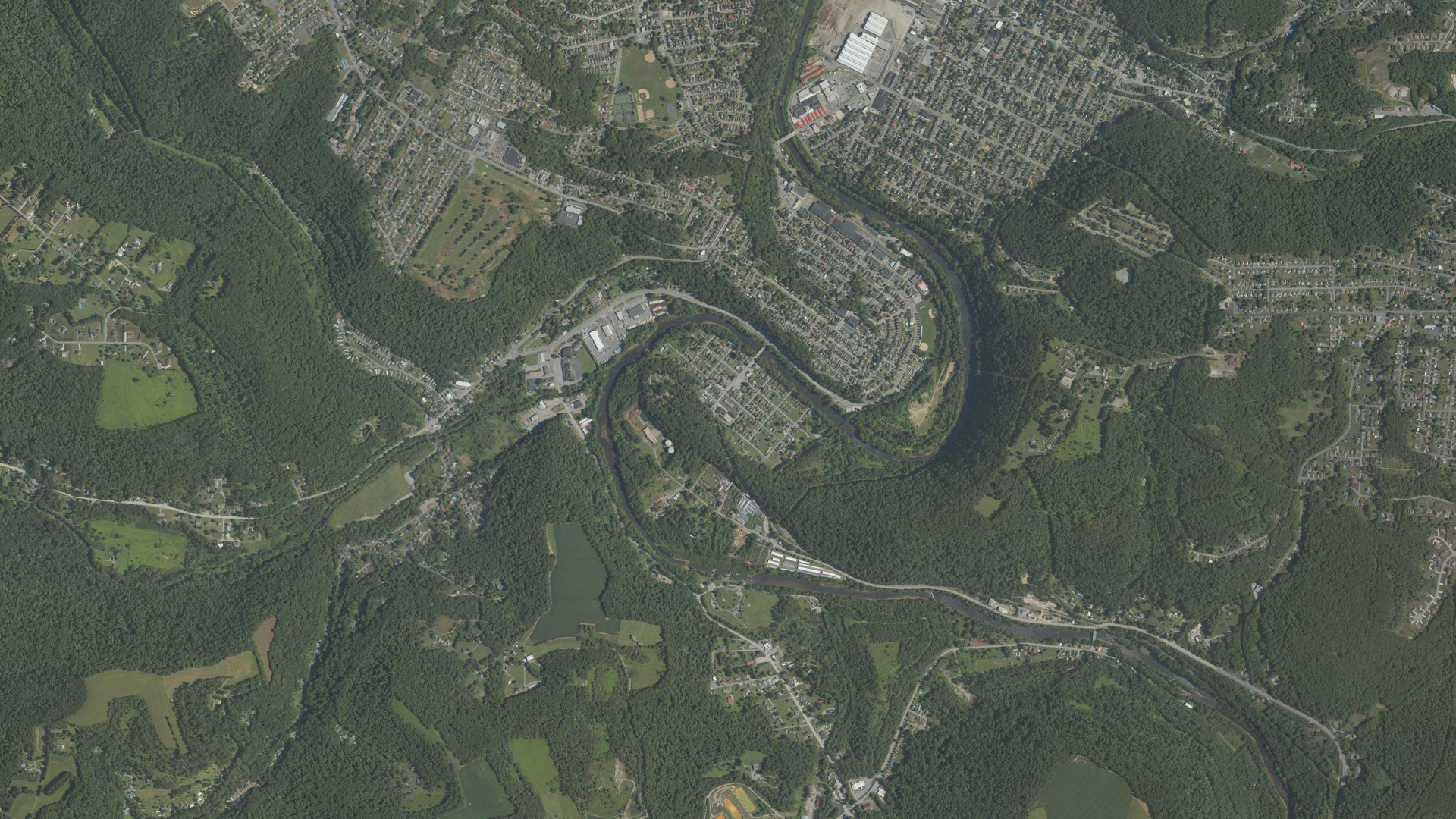 Natural-color aerial photograph of land around Riverside, Pennsylvania