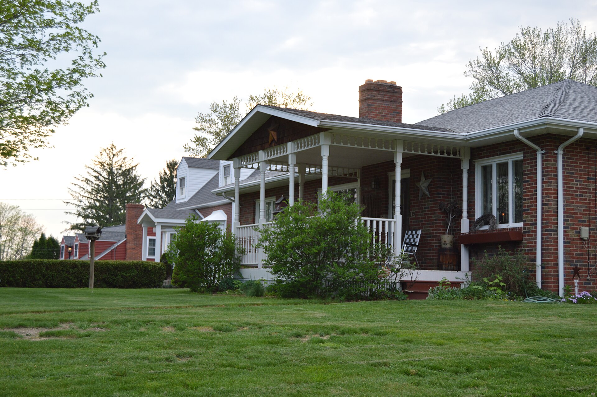 Houses on the northern side of Mayfield Drive, seen from Beechwood Boulevard, in the Shanor community of Center Township, Butler County, Pennsylvania, United States. — Shanor-Northvue, Pennsylvania