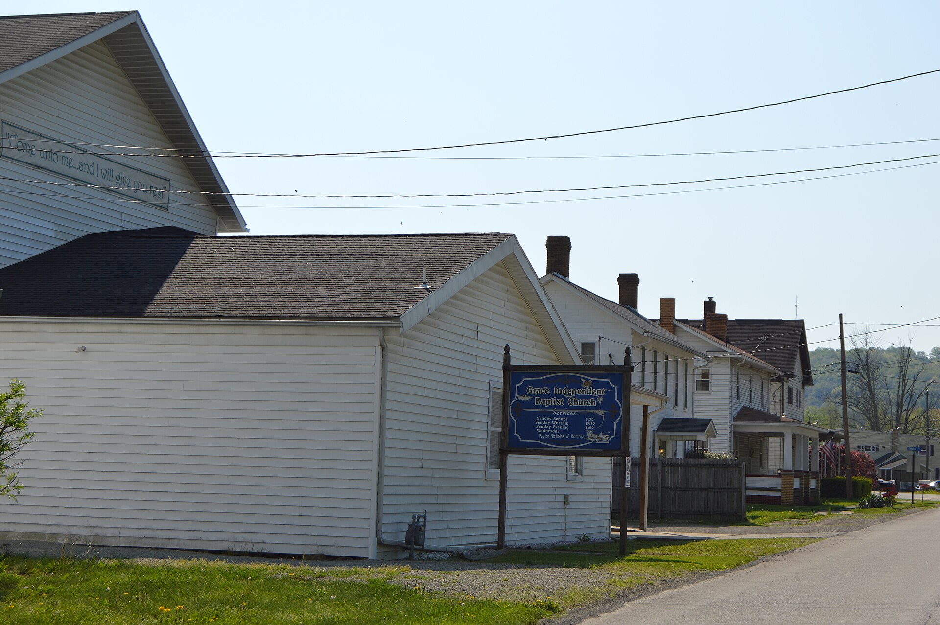 Houses and a Baptist church on the northeastern side of Main Street between Fourth and Third Streets in Shelocta, Pennsylvania, United States.