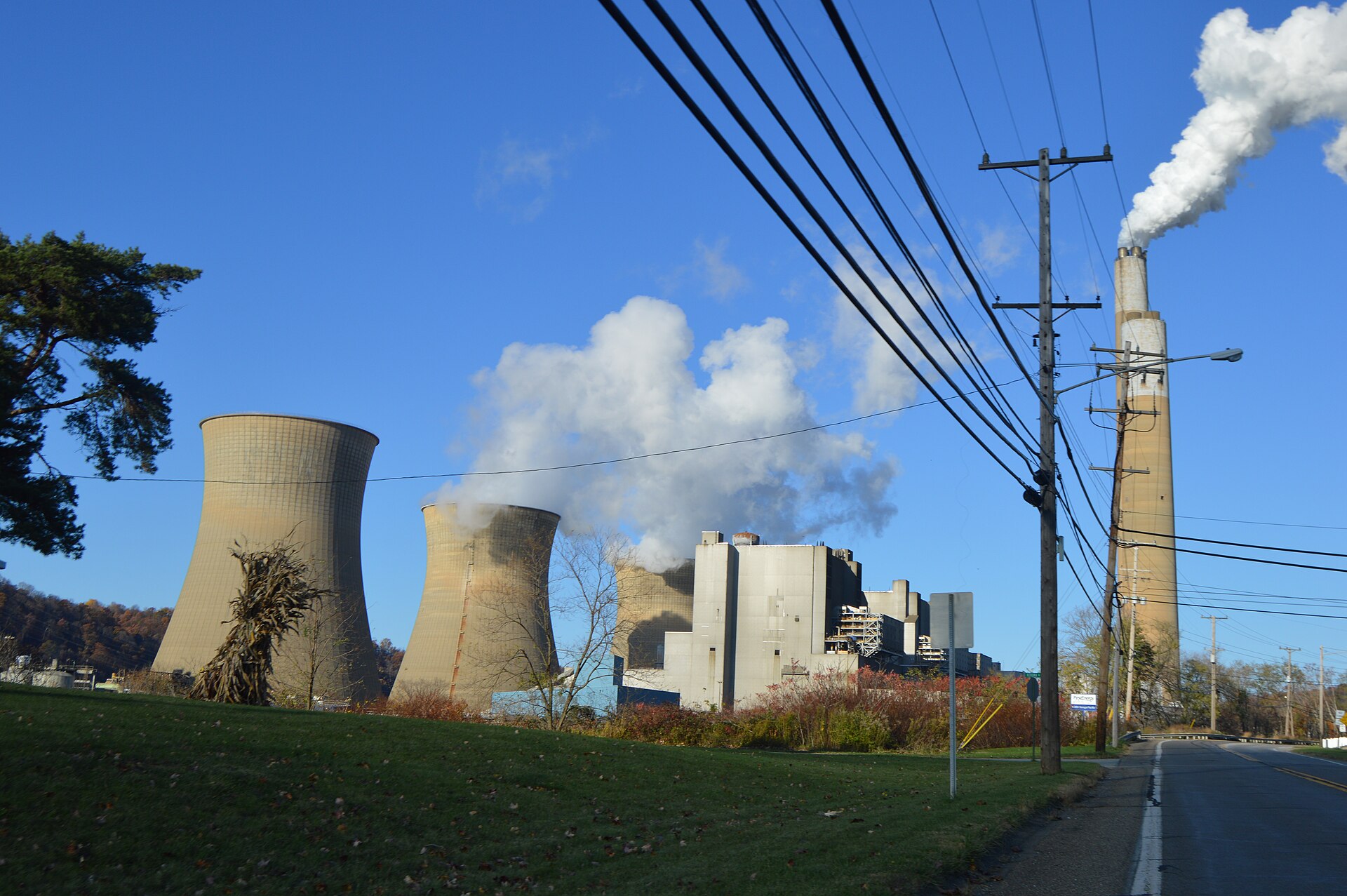 View from the south of cooling towers at the Bruce Mansfield Power Plant, seen from Shippingport Road in Shippingport, Pennsylvania, United States.