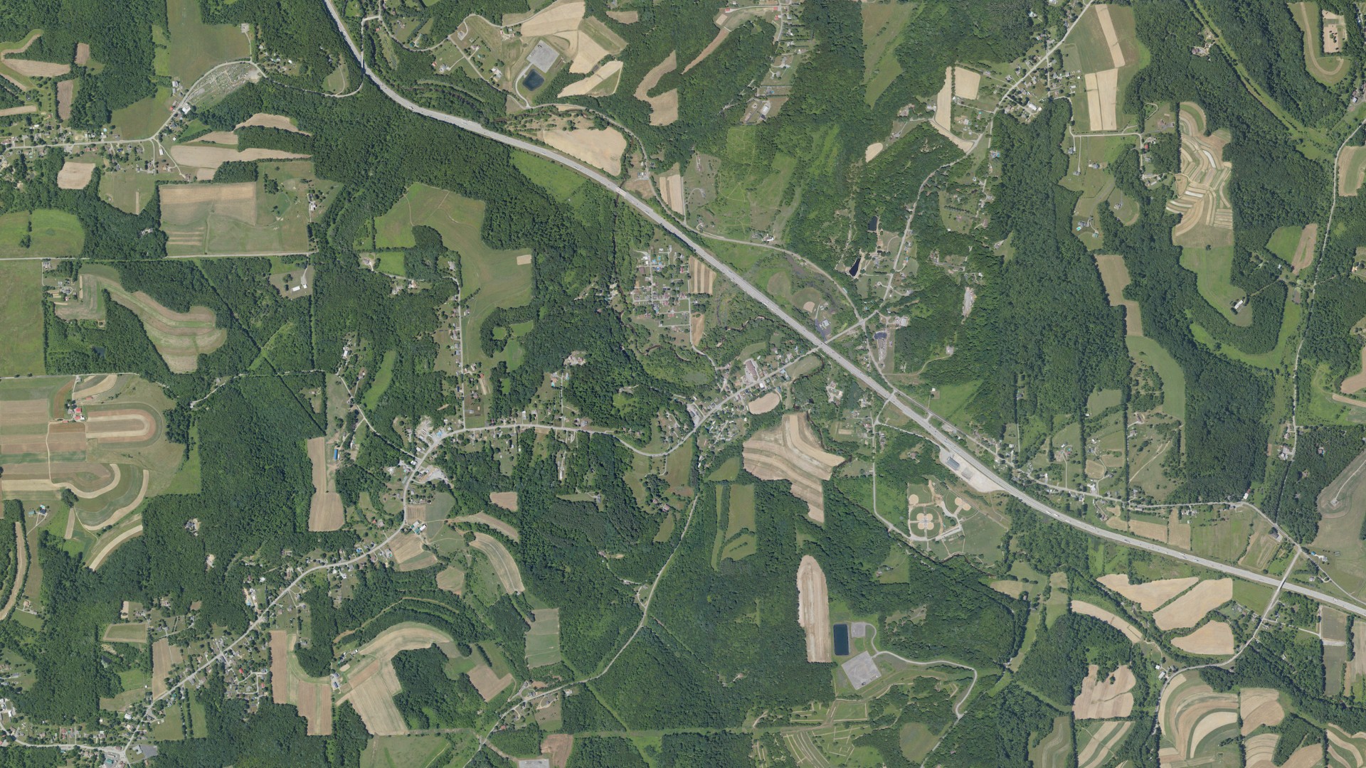 Natural-color aerial photograph of land around Unionville, Pennsylvania