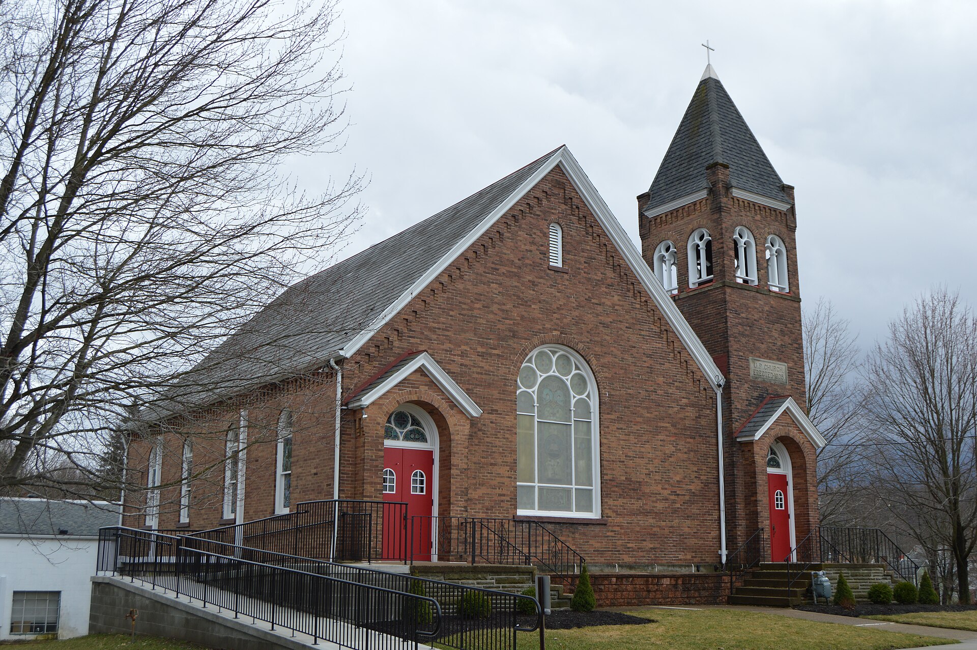 Front and northern of the Valencia Presbyterian Church, located at 80 Sterrett Street in Valencia, Pennsylvania, United States. It was built in 1905.