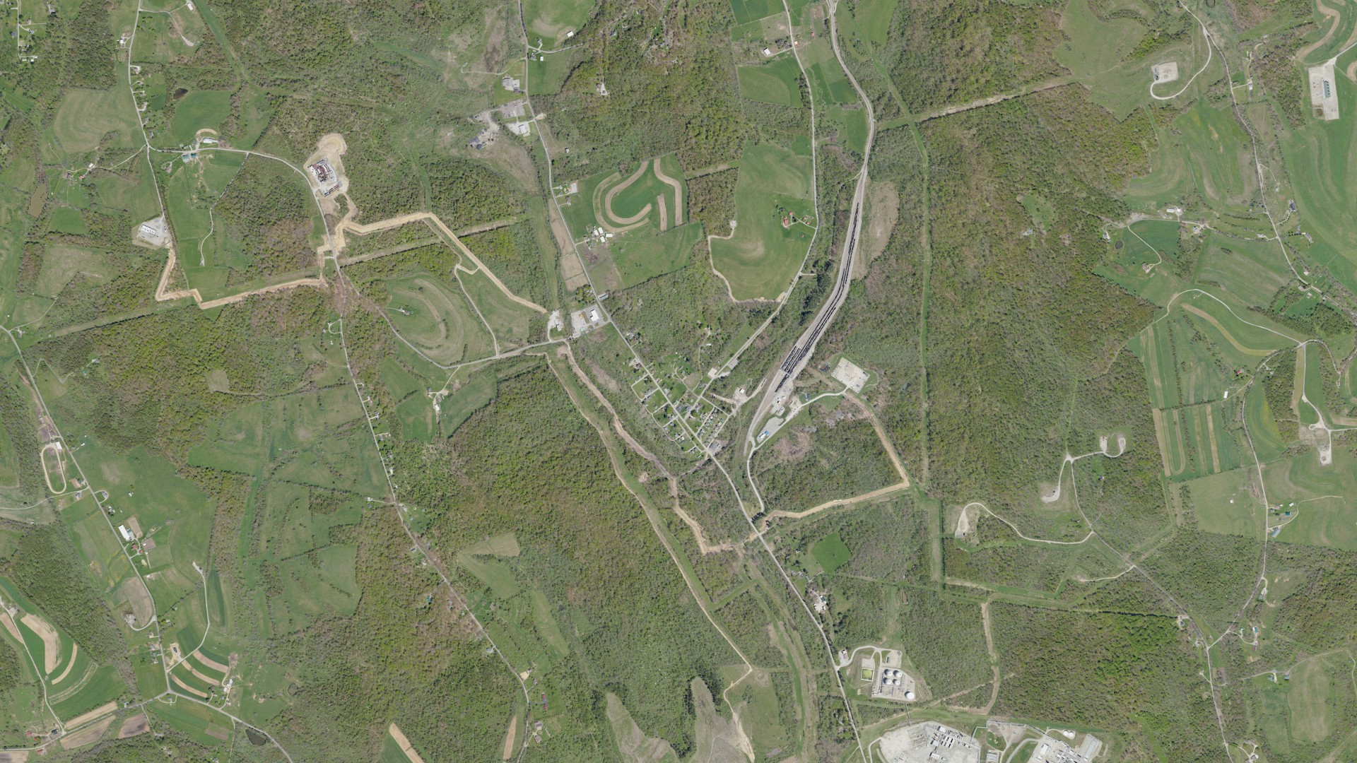 Natural-color aerial photograph of land around Westland, Pennsylvania