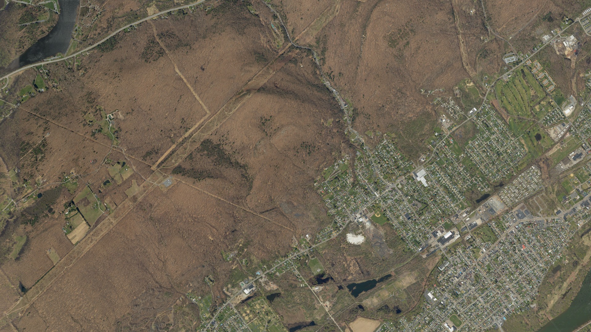 Natural-color aerial photograph of land around West Wyoming, Pennsylvania