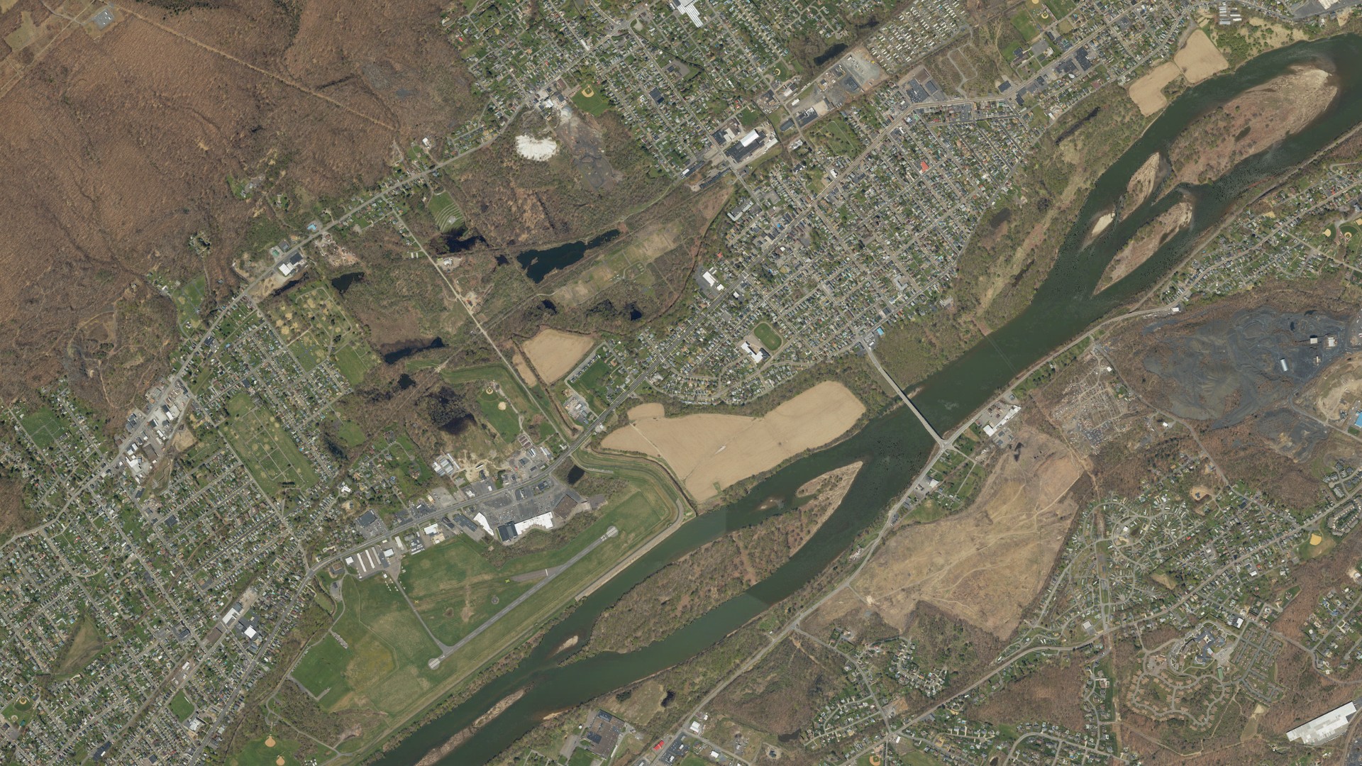 Natural-color aerial photograph of land around Wyoming, Pennsylvania