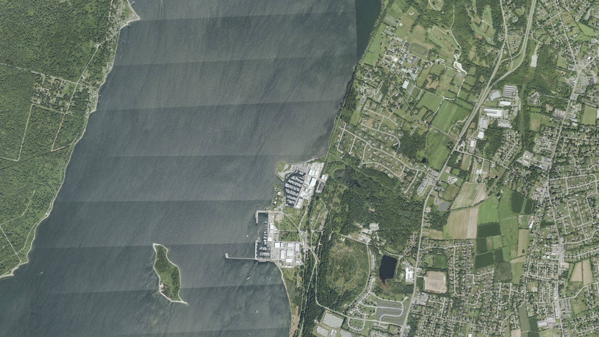 Natural-color aerial photograph of land around Portsmouth, Rhode Island