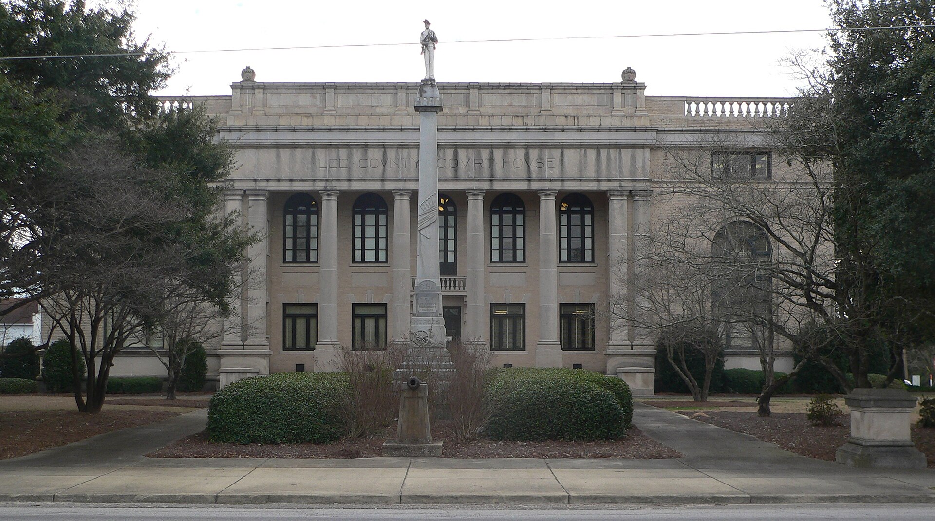 Lee County courthouse, located at 123 S. Main Street in Bishopville, South Carolina.