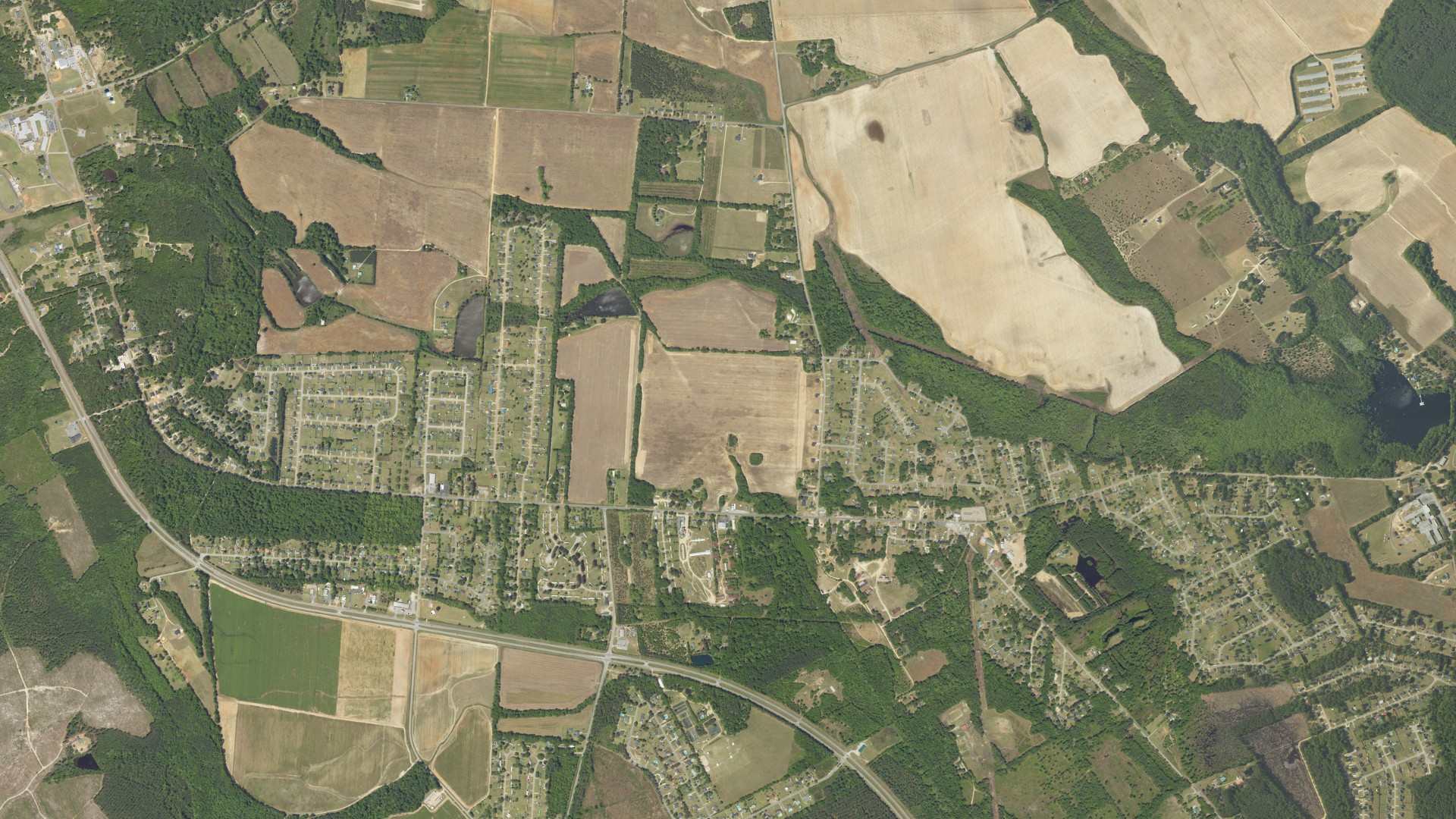 Natural-color aerial photograph of land around Dalzell, South Carolina