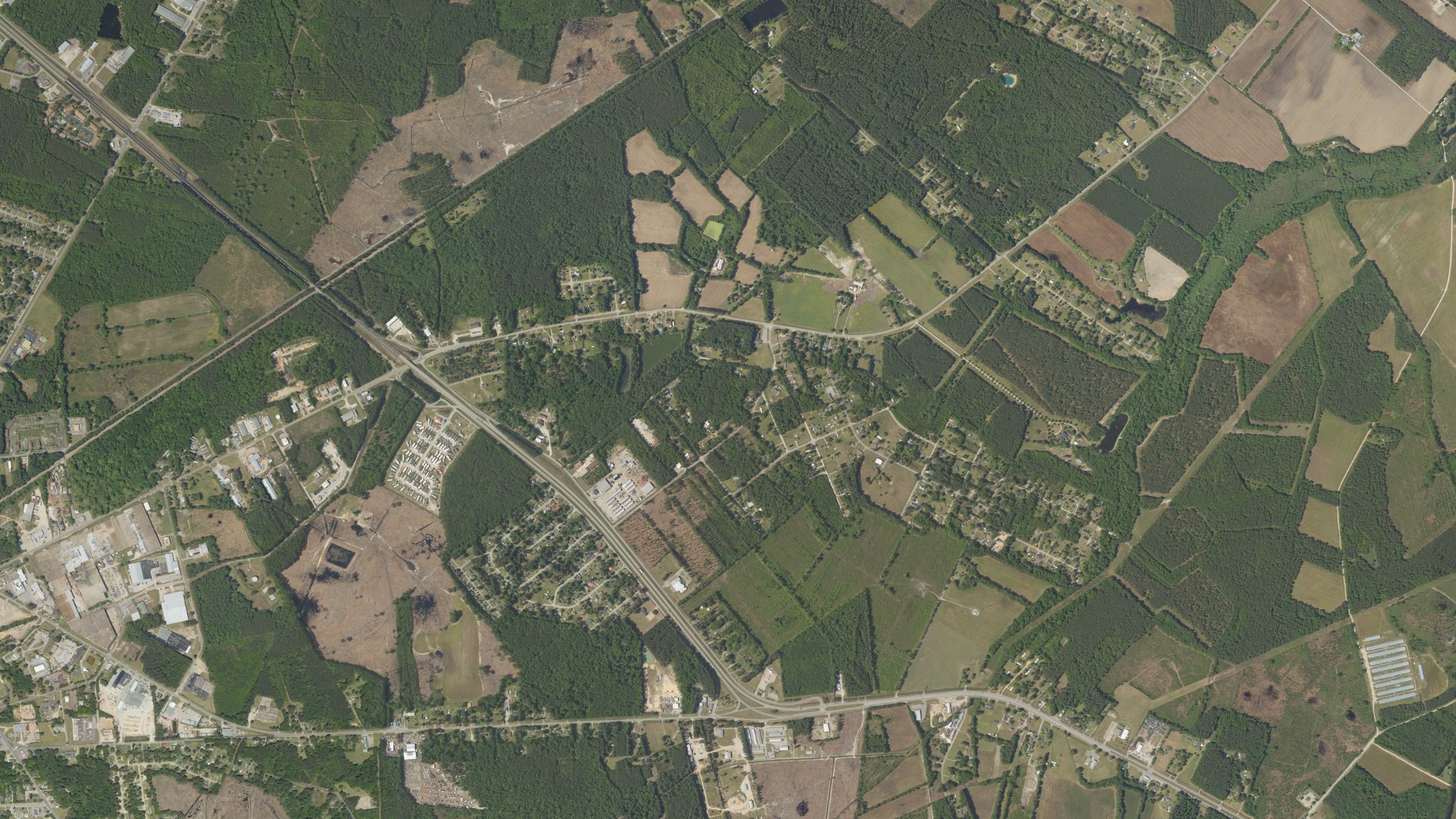 Natural-color aerial photograph of land around East Sumter, South Carolina