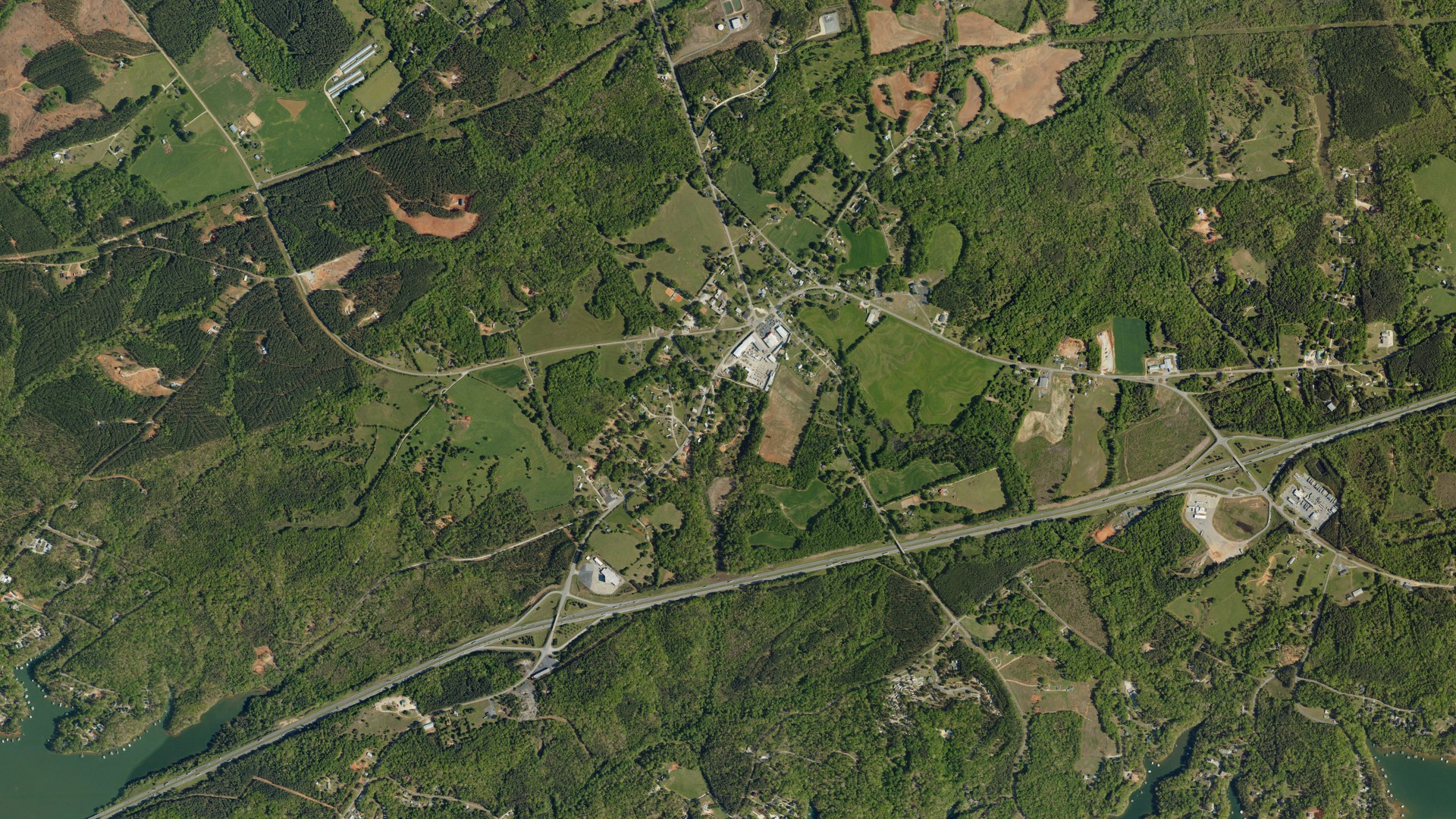 Natural-color aerial photograph of land around Fair Play, South Carolina