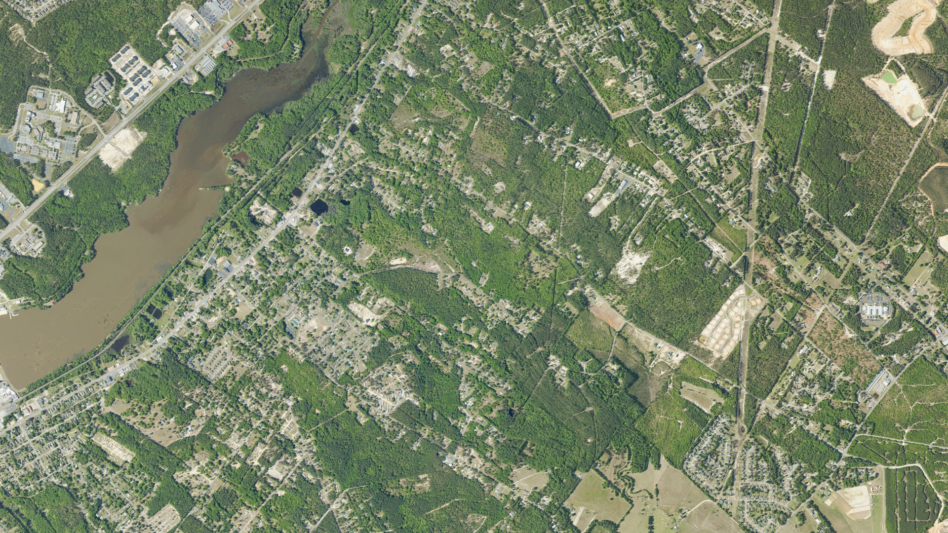 Natural-color aerial photograph of land around Gloverville, South Carolina