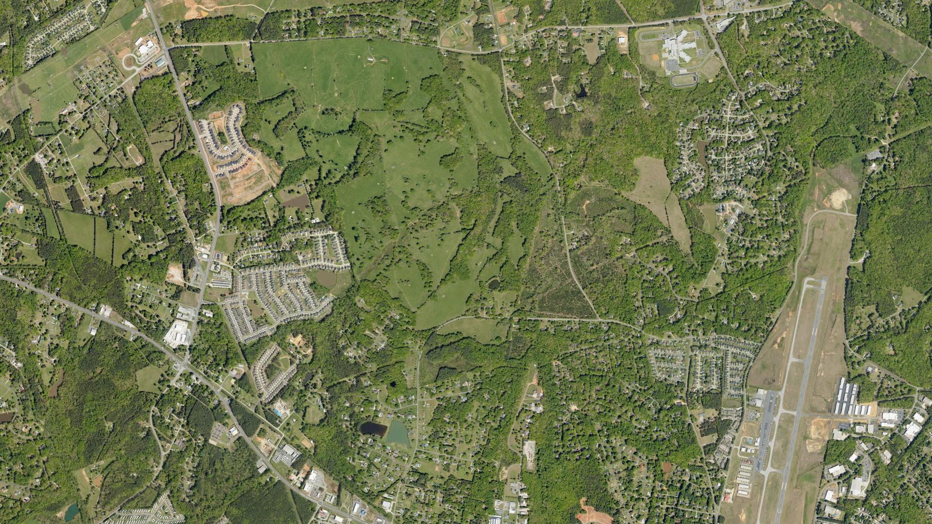 Natural-color aerial photograph of land around Newport, South Carolina