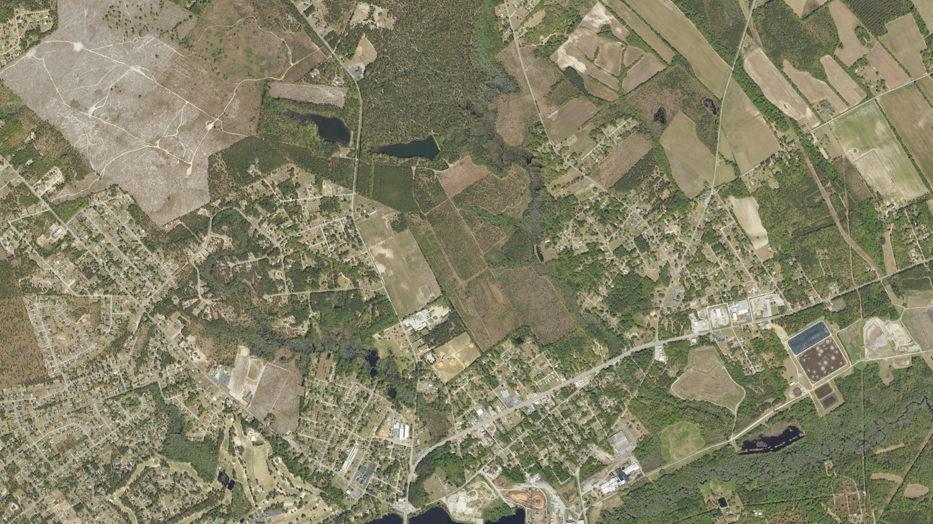 Natural-color aerial photograph of land around North Hartsville, South Carolina