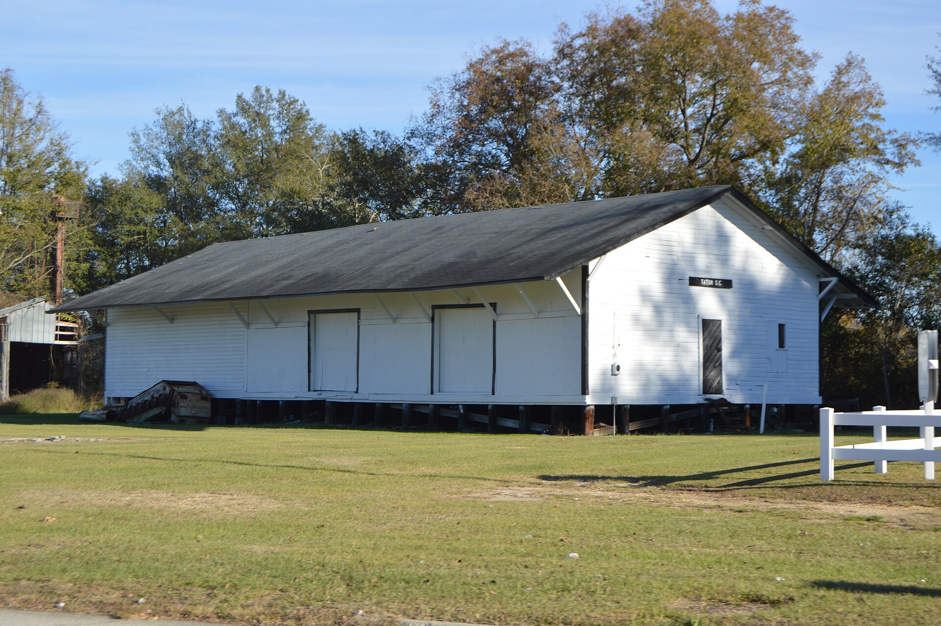 Northern side and western end of the former train station in Tatum, South Carolina, United States, seen from Main Street (U.S. Route 15).