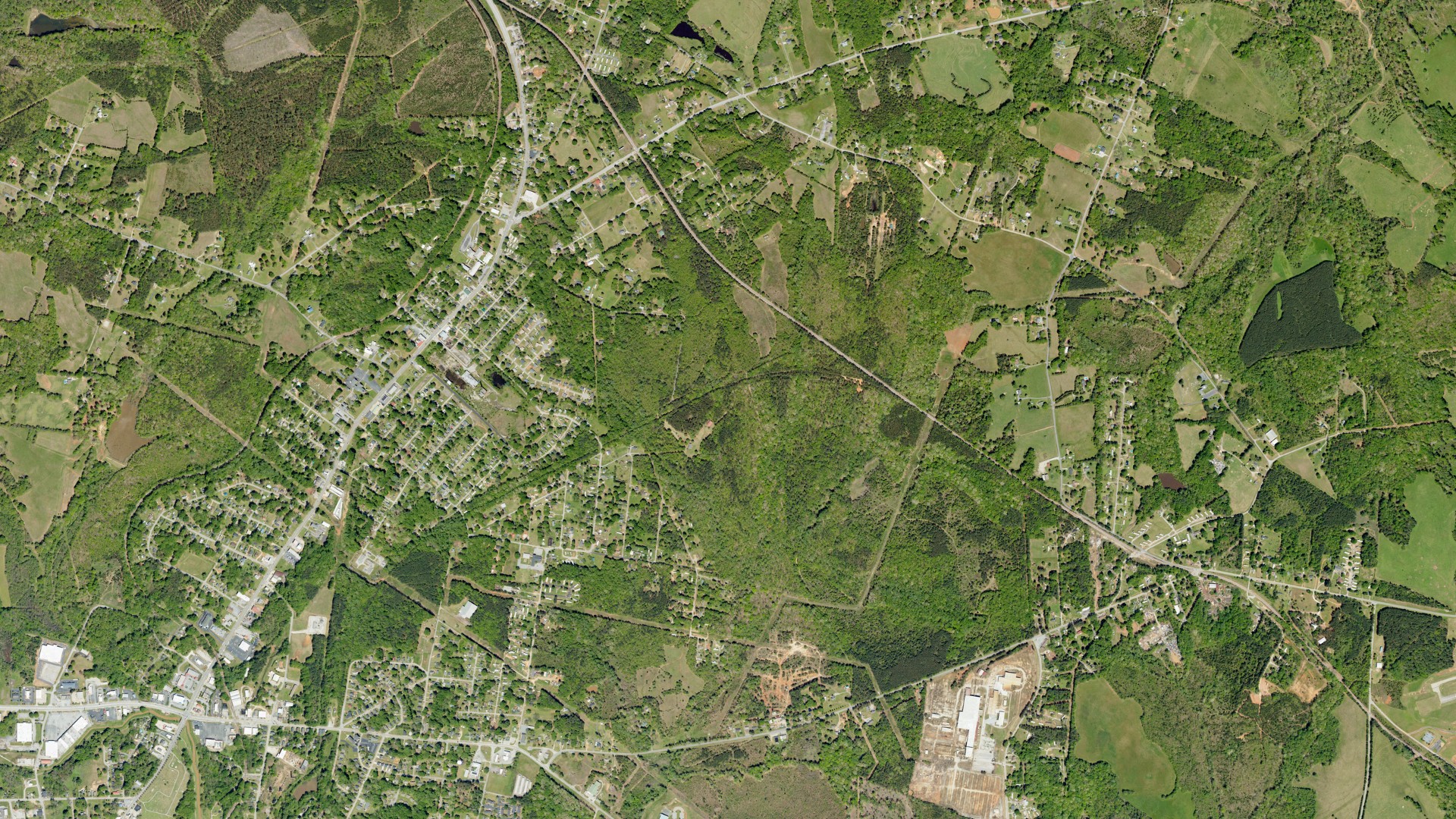 Natural-color aerial photograph of land around Watts Mills, South Carolina