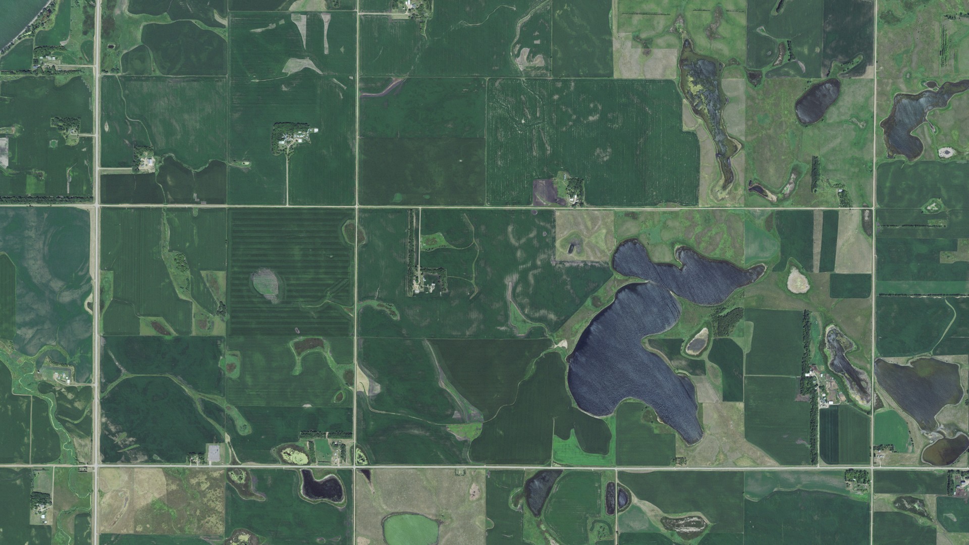 Natural-color aerial photograph of land around Laketon, South Dakota