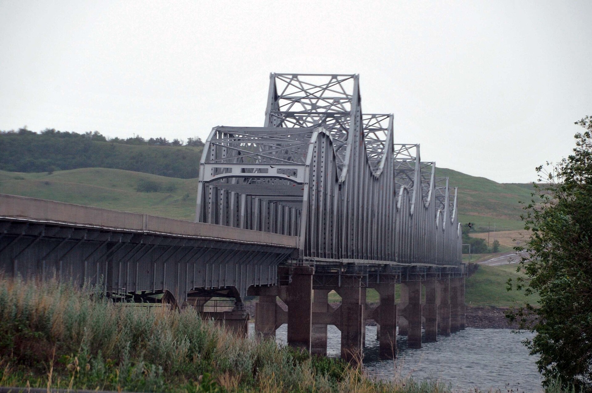 ; BUILT IN 1928; CANTILEVERED WARREN THROUGH TRUSS — Dewey County, South Dakota