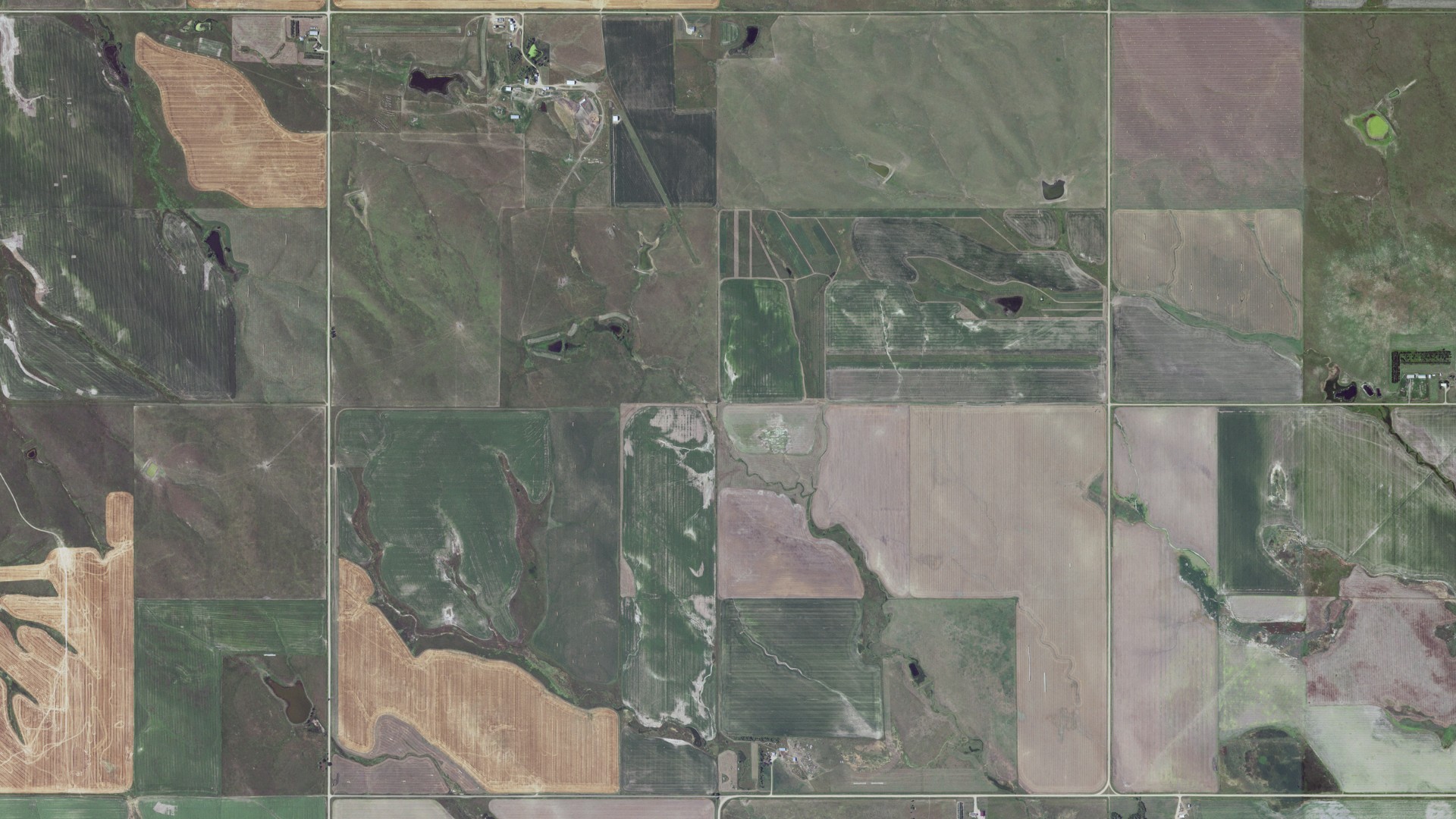 Natural-color aerial photograph of land around Draper, South Dakota