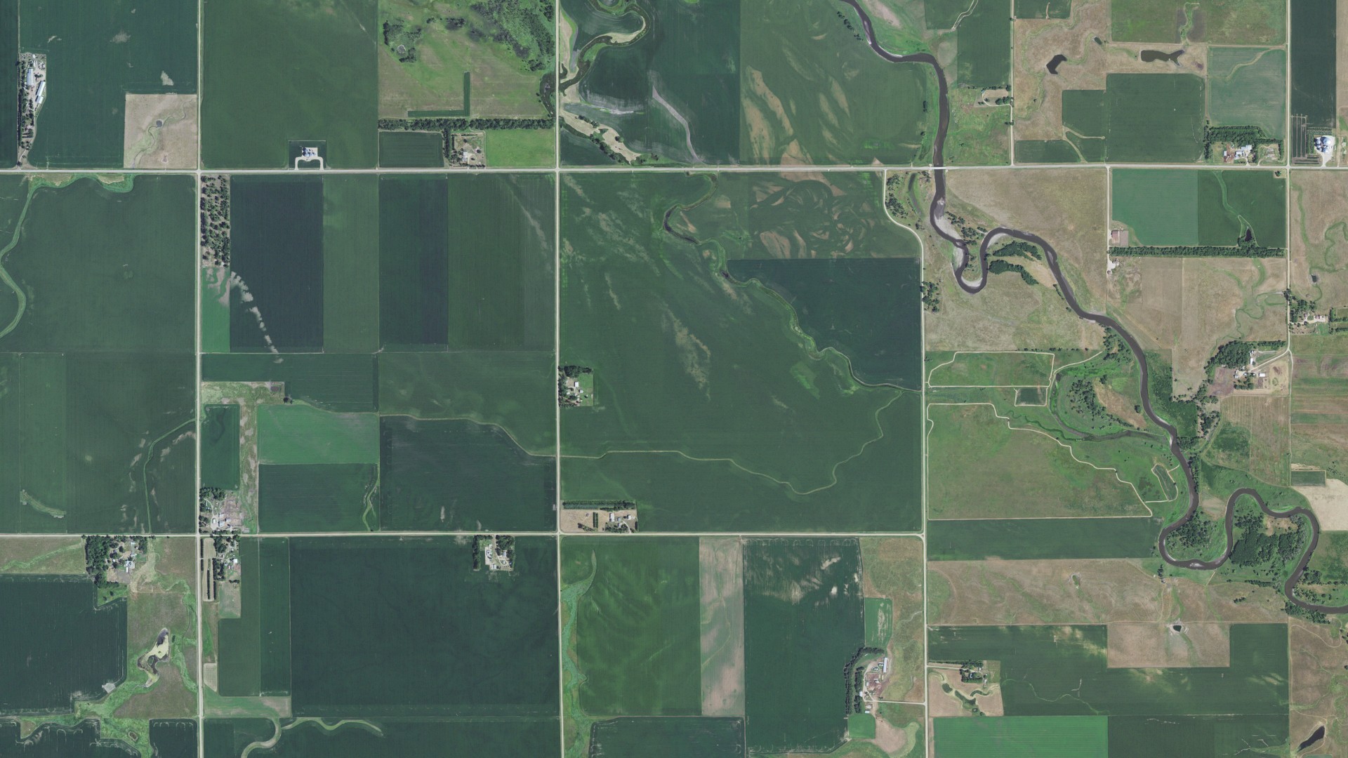 Natural-color aerial photograph of land around Riverview, South Dakota