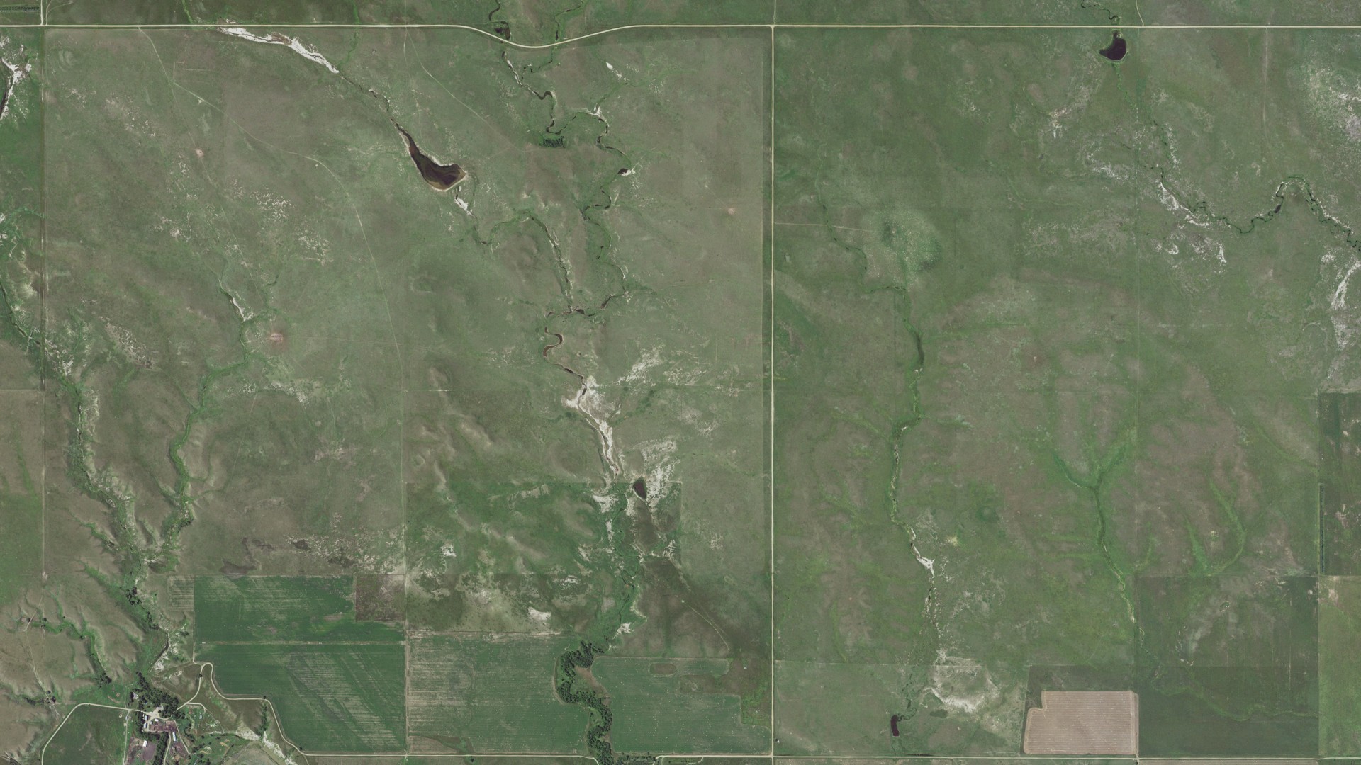 Natural-color aerial photograph of land around De Witt, South Dakota
