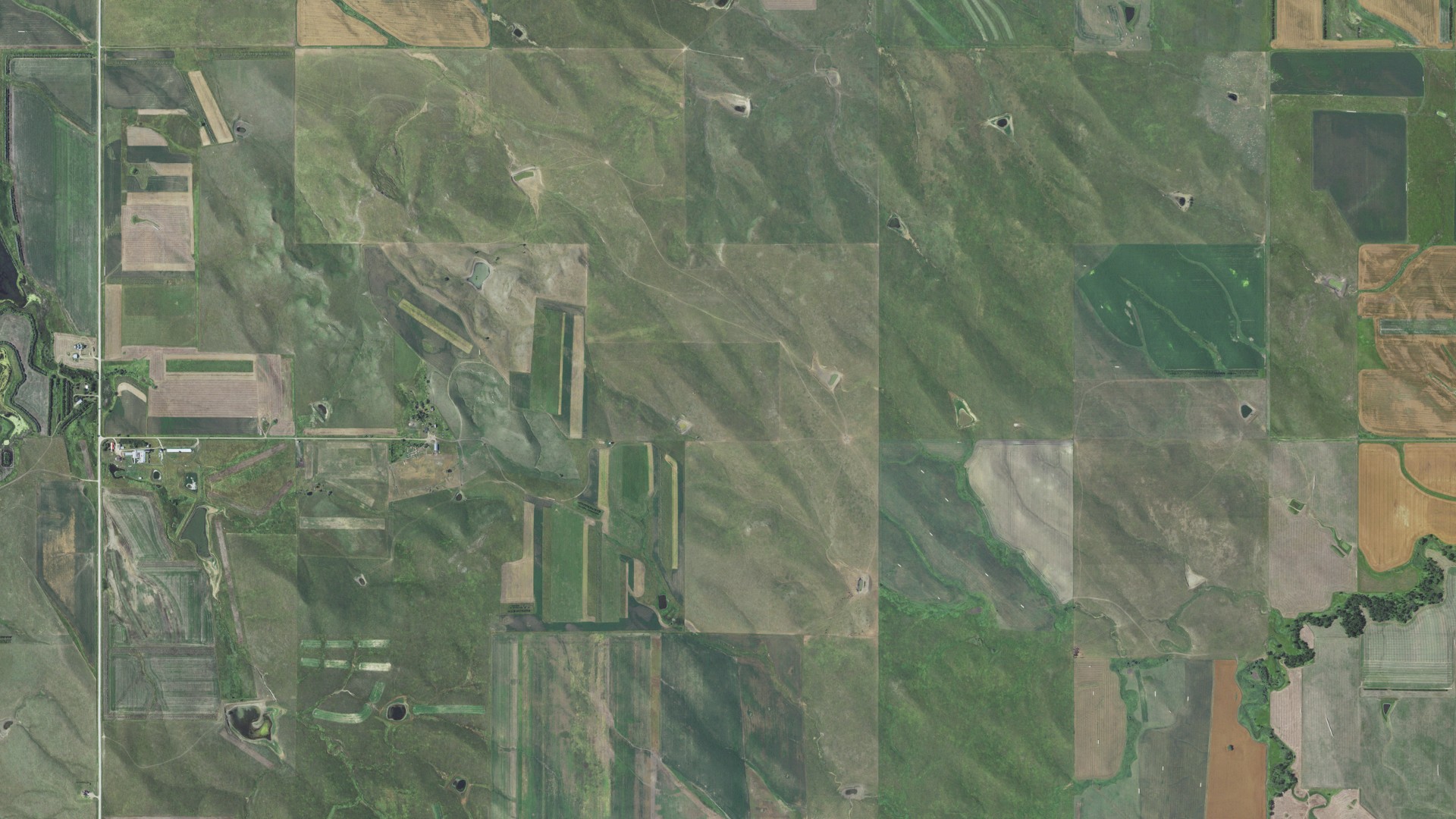 Natural-color aerial photograph of land around Irwin, South Dakota