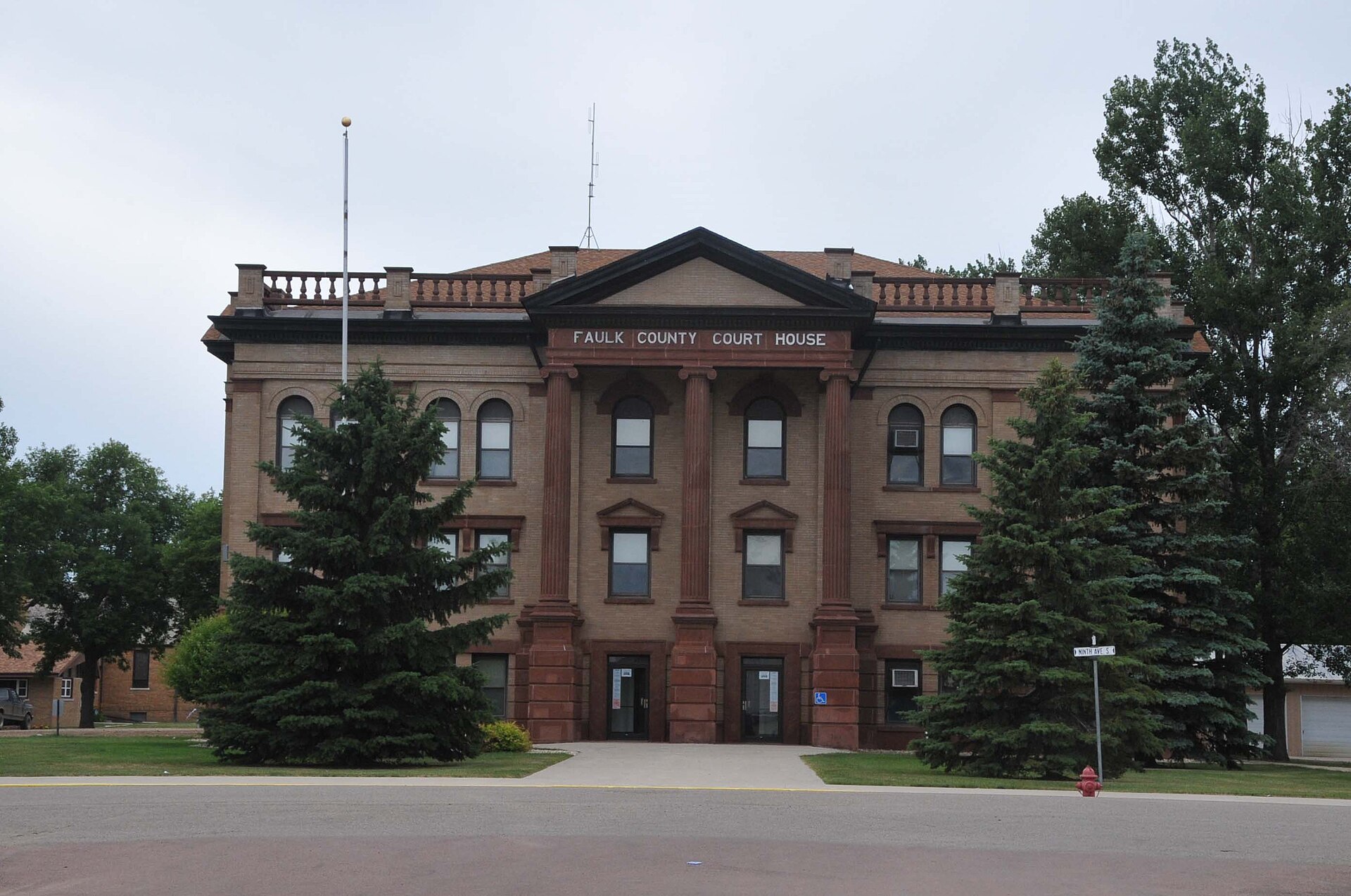 ; BUILT IN 1905, LATE 19TH AND 20TH CENTURY REVIVAL — Faulkton, South Dakota