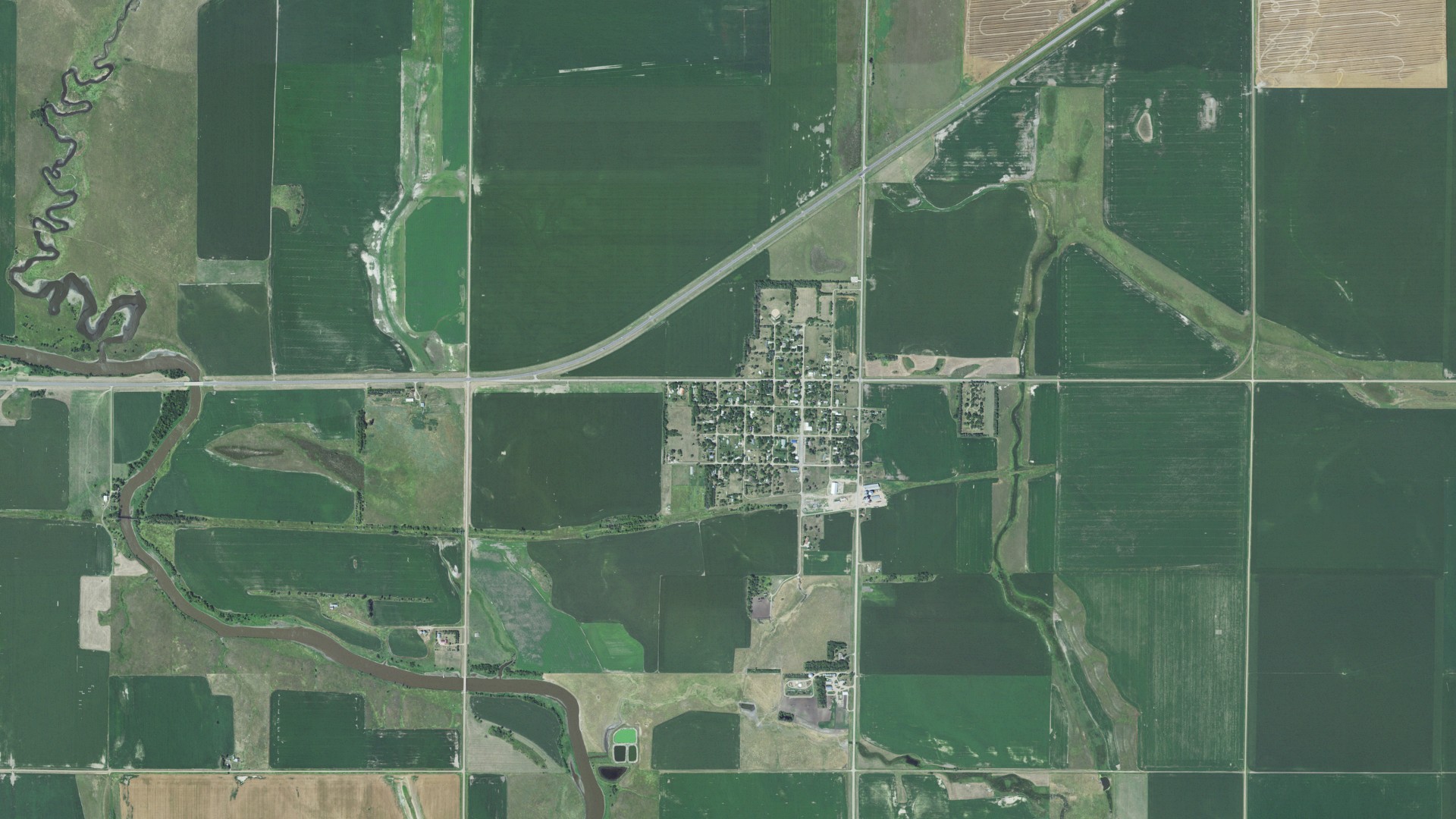 Natural-color aerial photograph of land around Frankfort, South Dakota