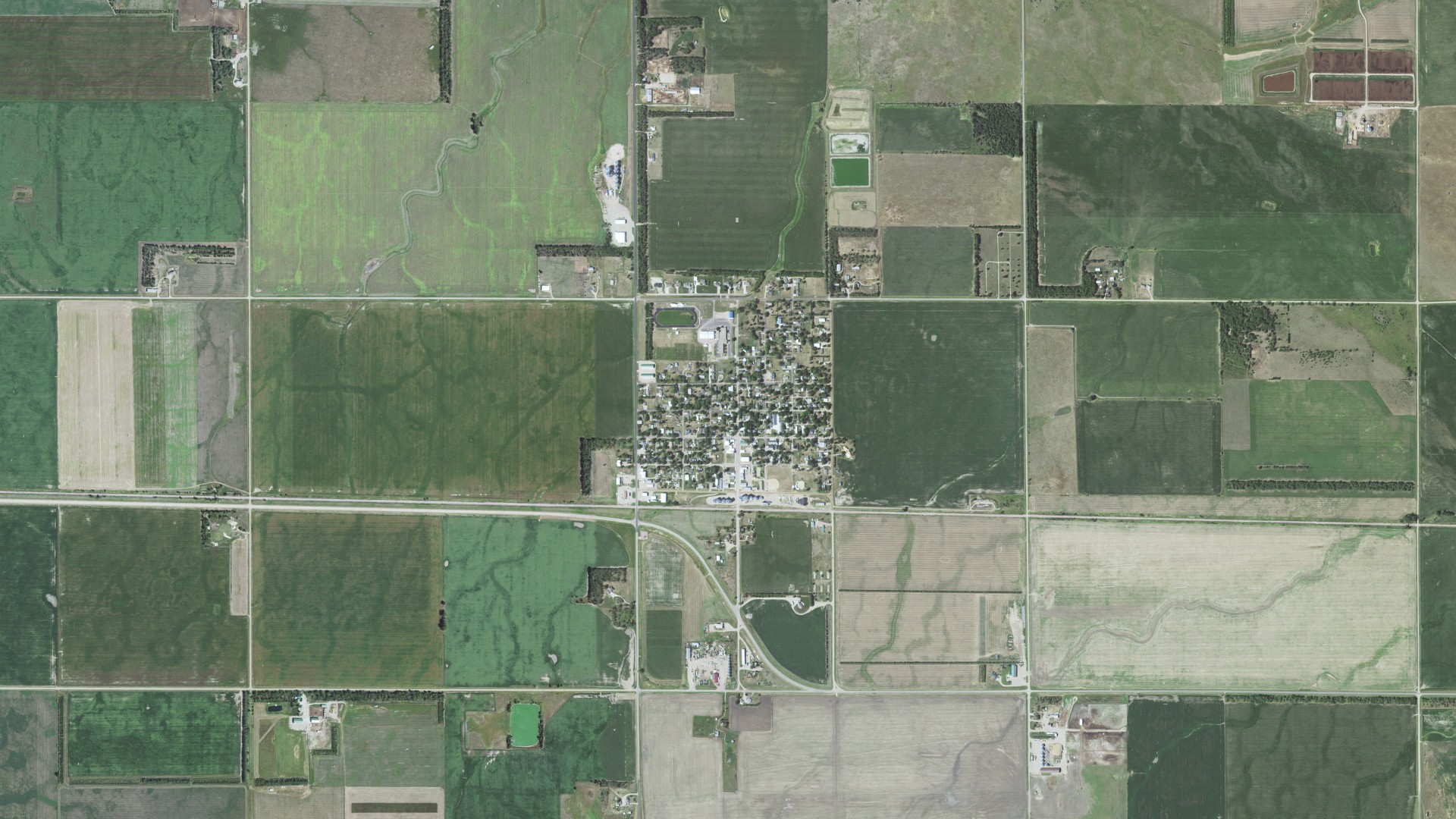 Natural-color aerial photograph of land around Mount Vernon, South Dakota