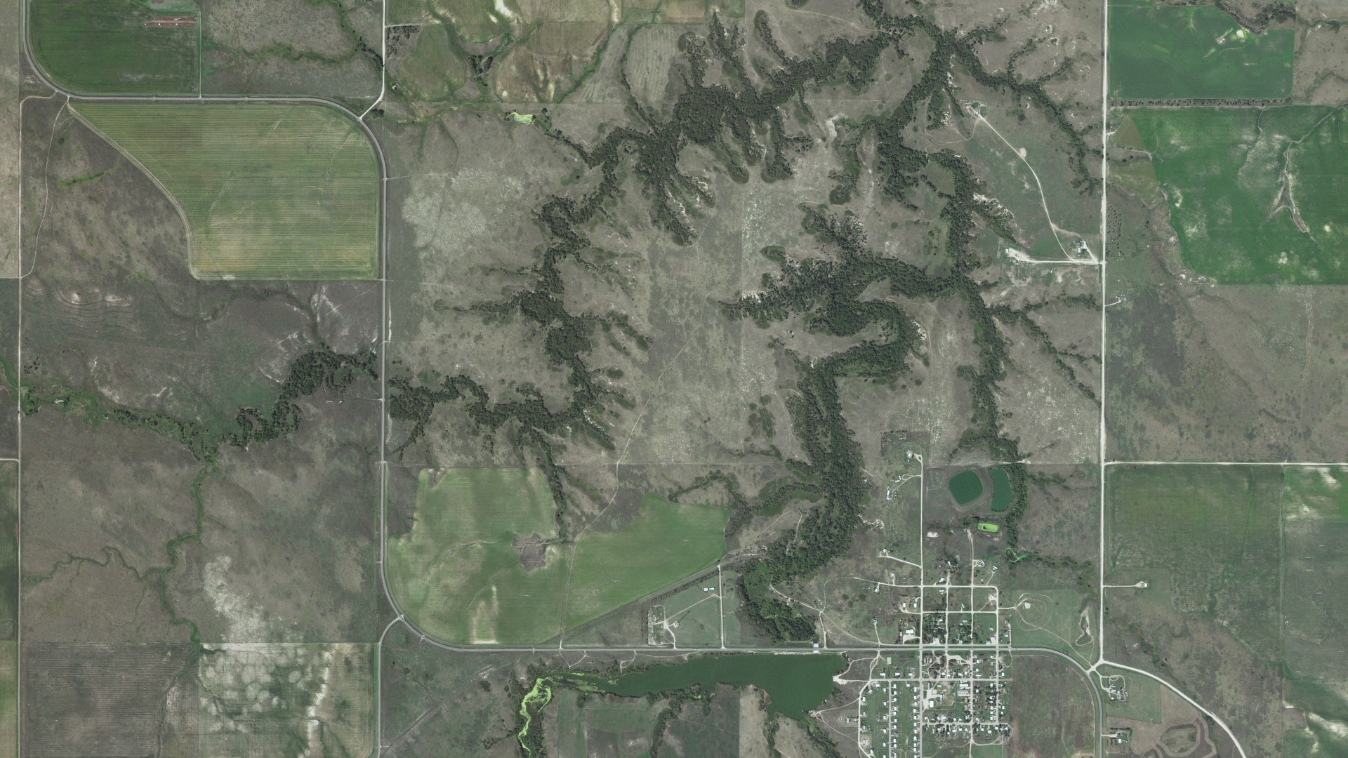 Natural-color aerial photograph of land around Parmelee, South Dakota