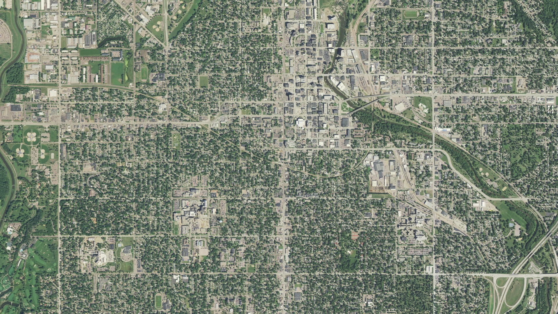 Natural-color aerial photograph of land around Sioux Falls, South Dakota