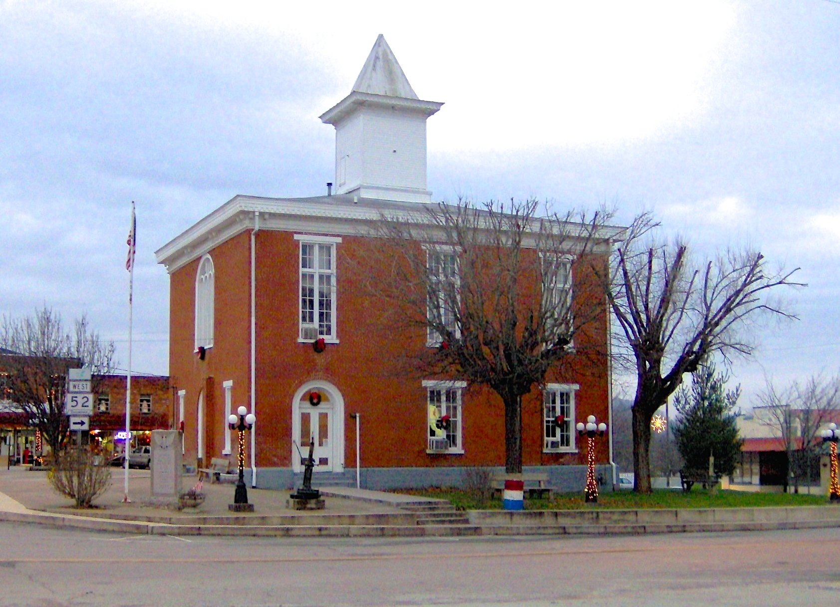 The Clay County Courthouse in Celina, Tennessee, located in the Southeastern United States.