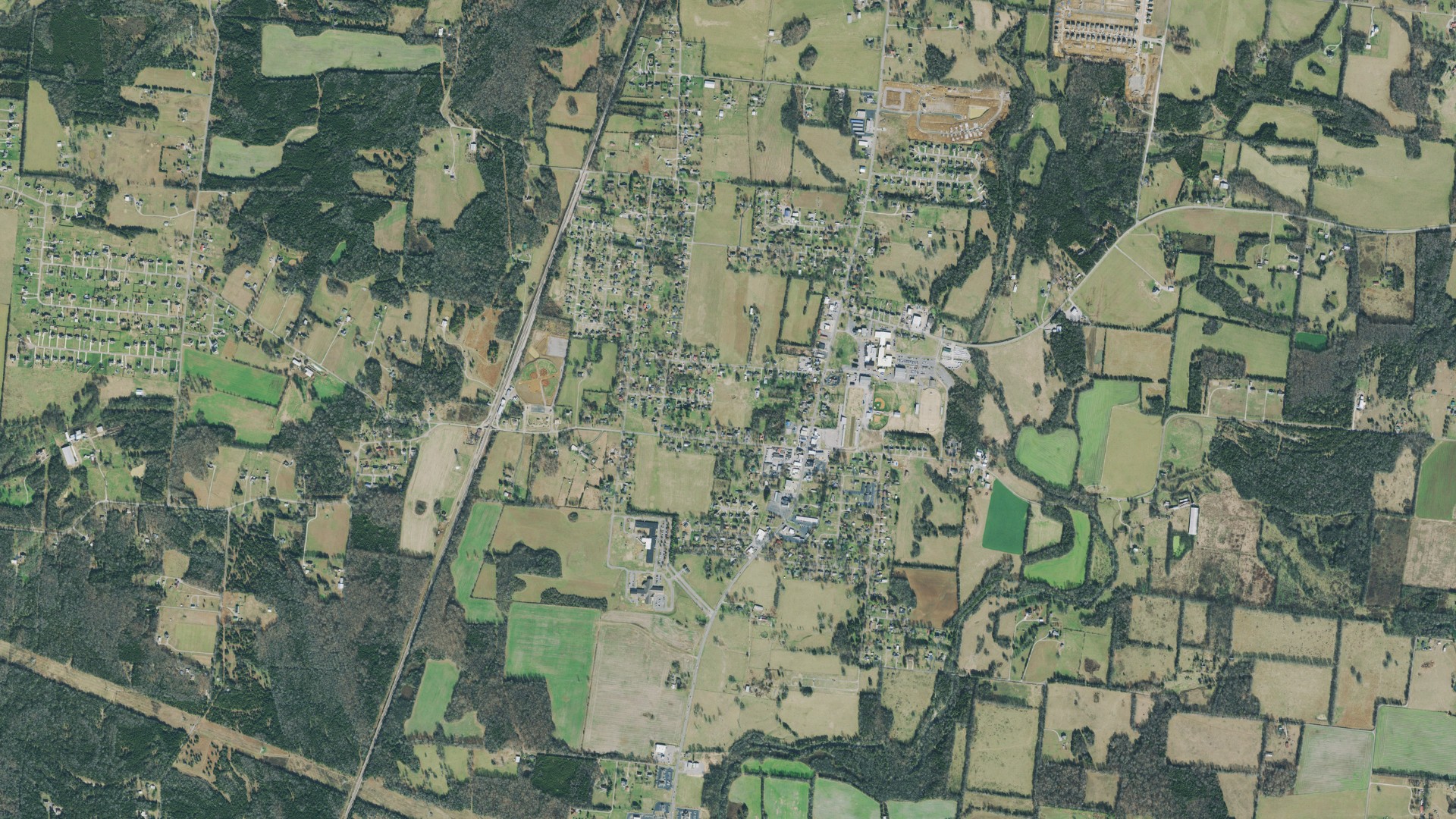 Natural-color aerial photograph of land around Chapel Hill, Tennessee