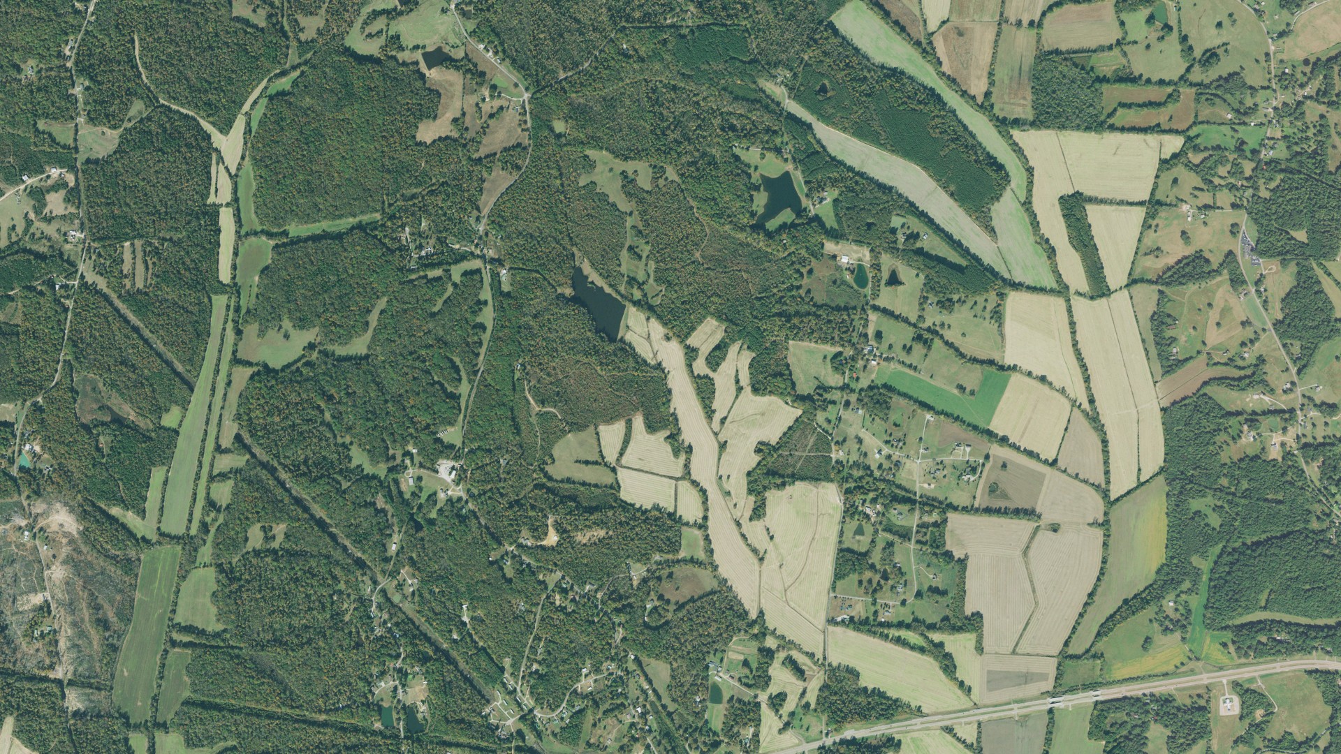 Natural-color aerial photograph of land around Chesterfield, Tennessee