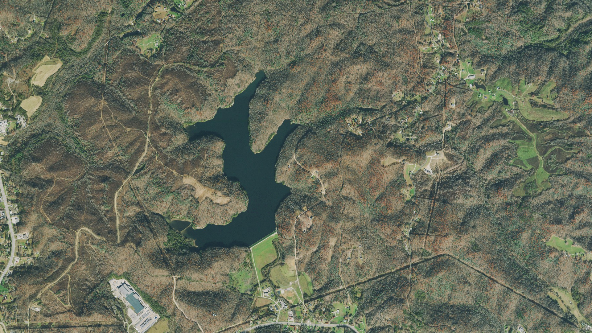 Natural-color aerial photograph of land around Scott County, Tennessee